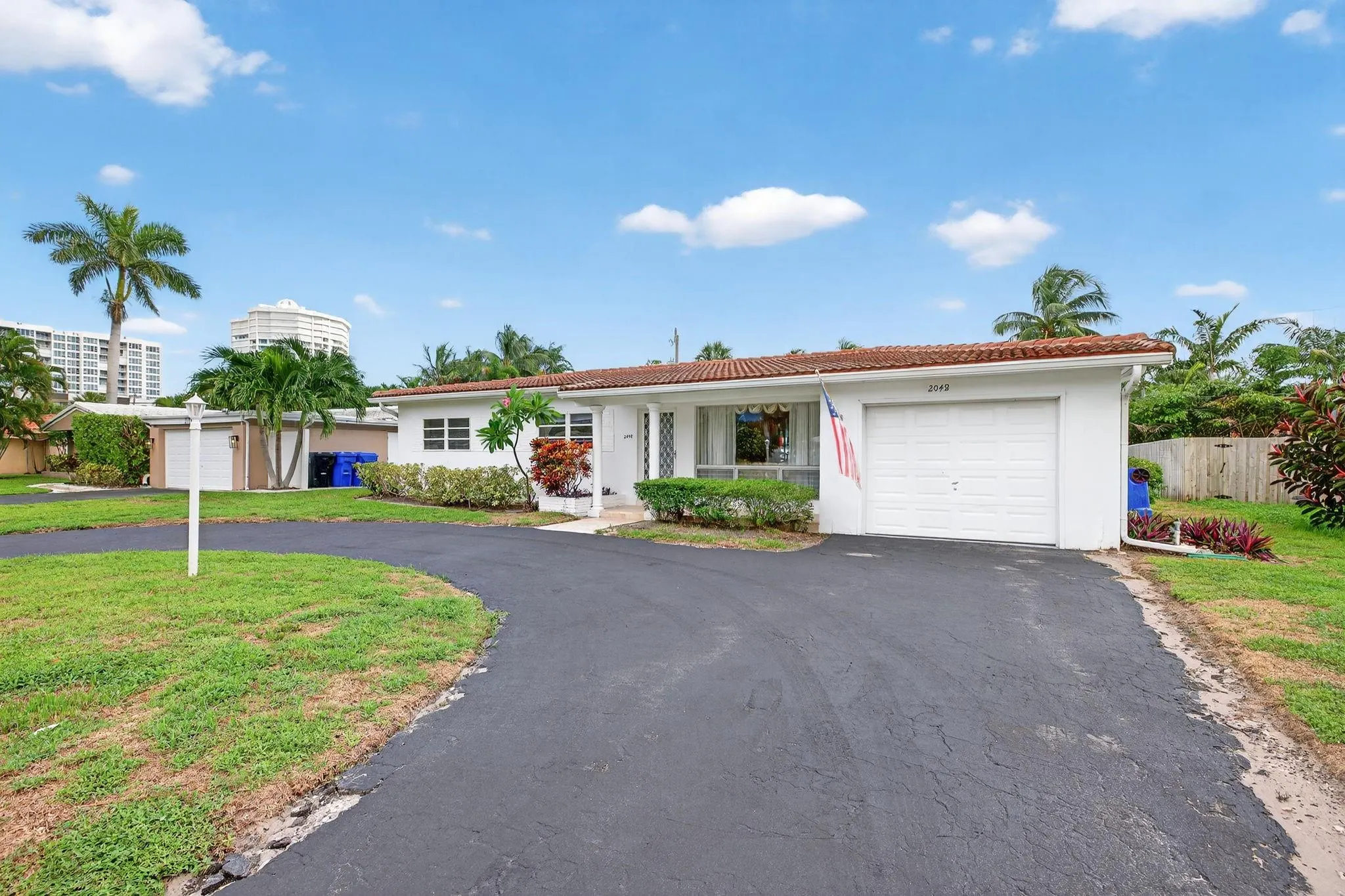 2048 Coco Palm Pl
