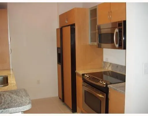 2775 NE 187 ST, #529