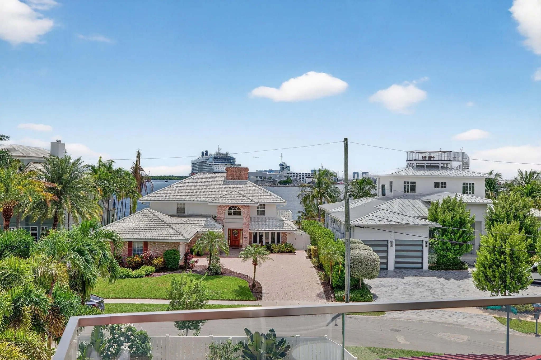 2024 Harbourview Drive