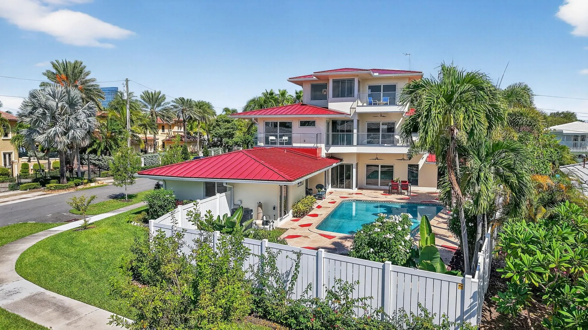 2024 Harbourview Drive