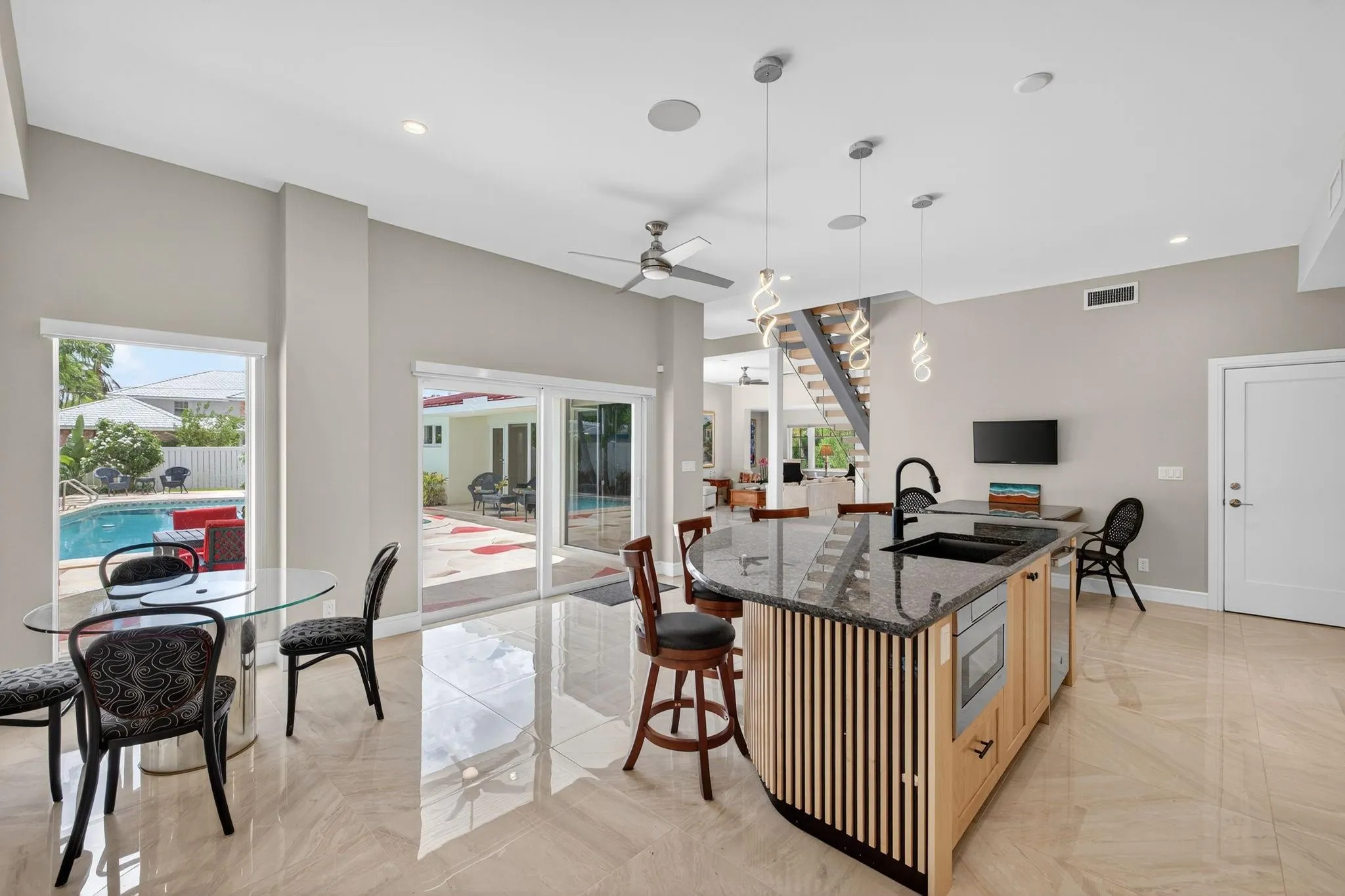 2024 Harbourview Drive