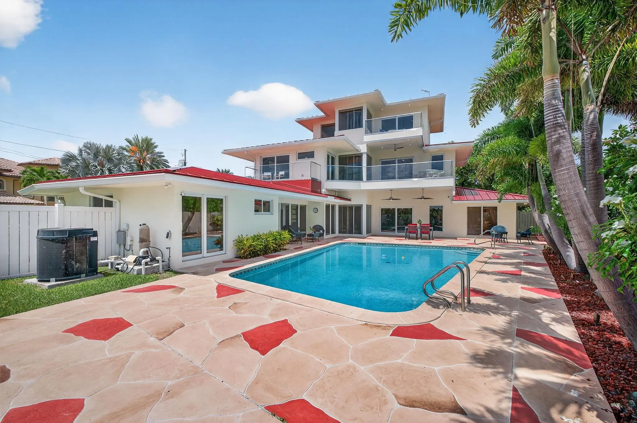 2024 Harbourview Drive