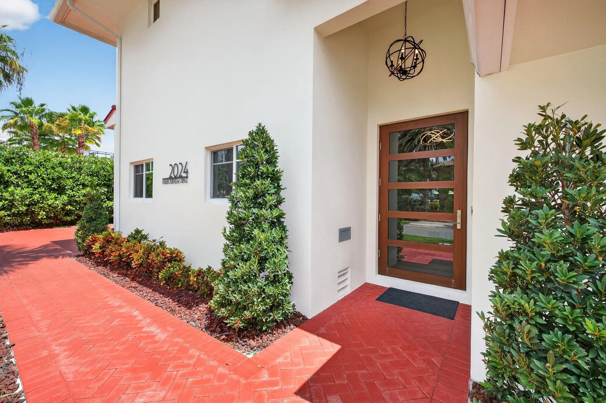 2024 Harbourview Drive