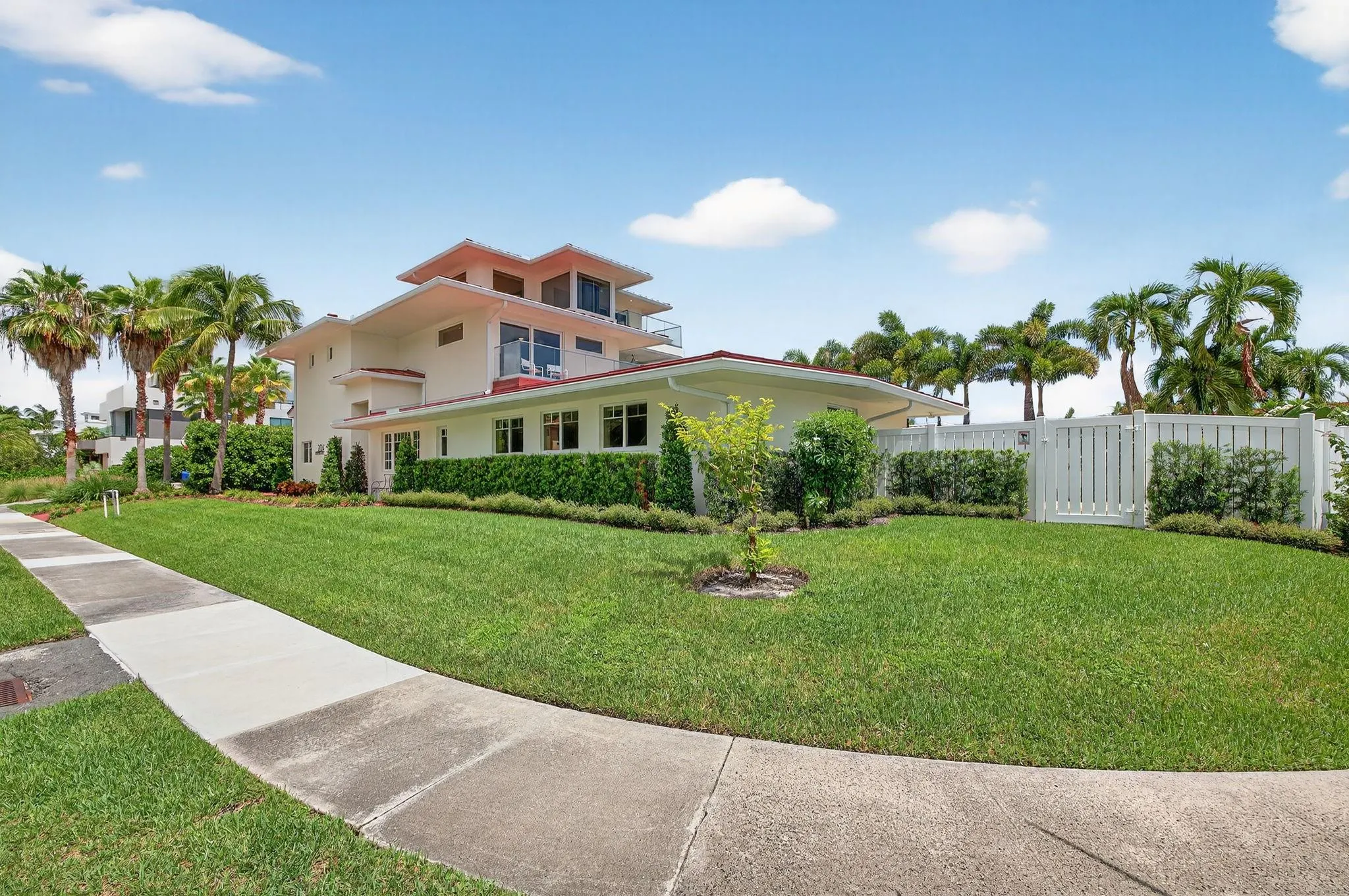 2024 Harbourview Drive