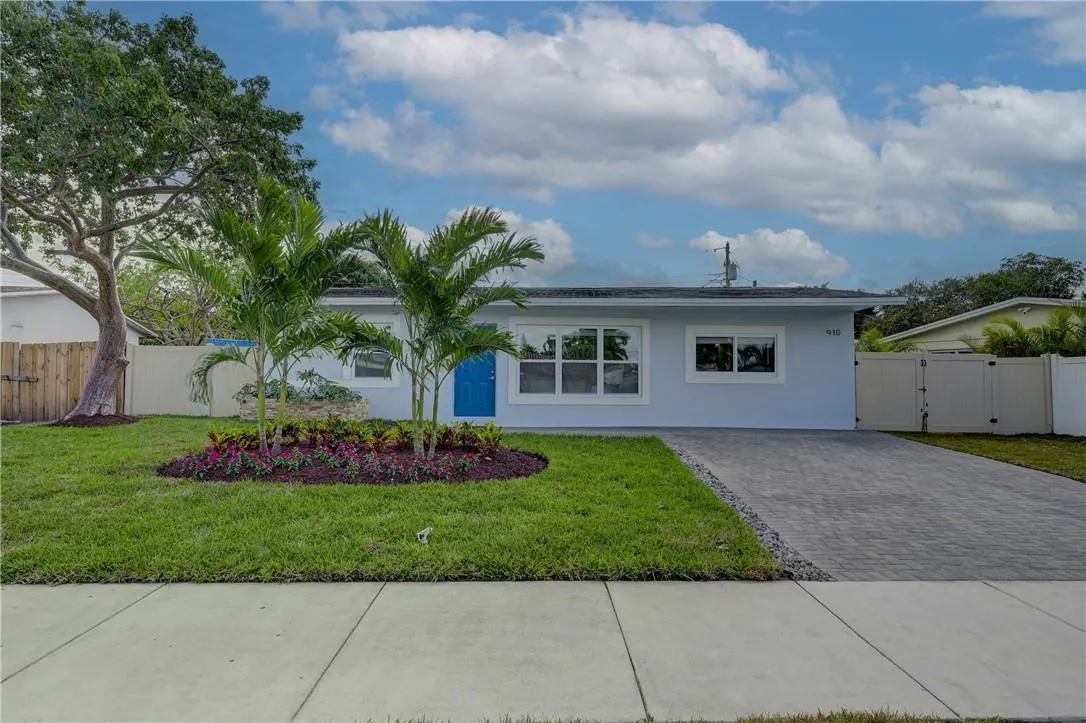 910 NE 23rd Pl