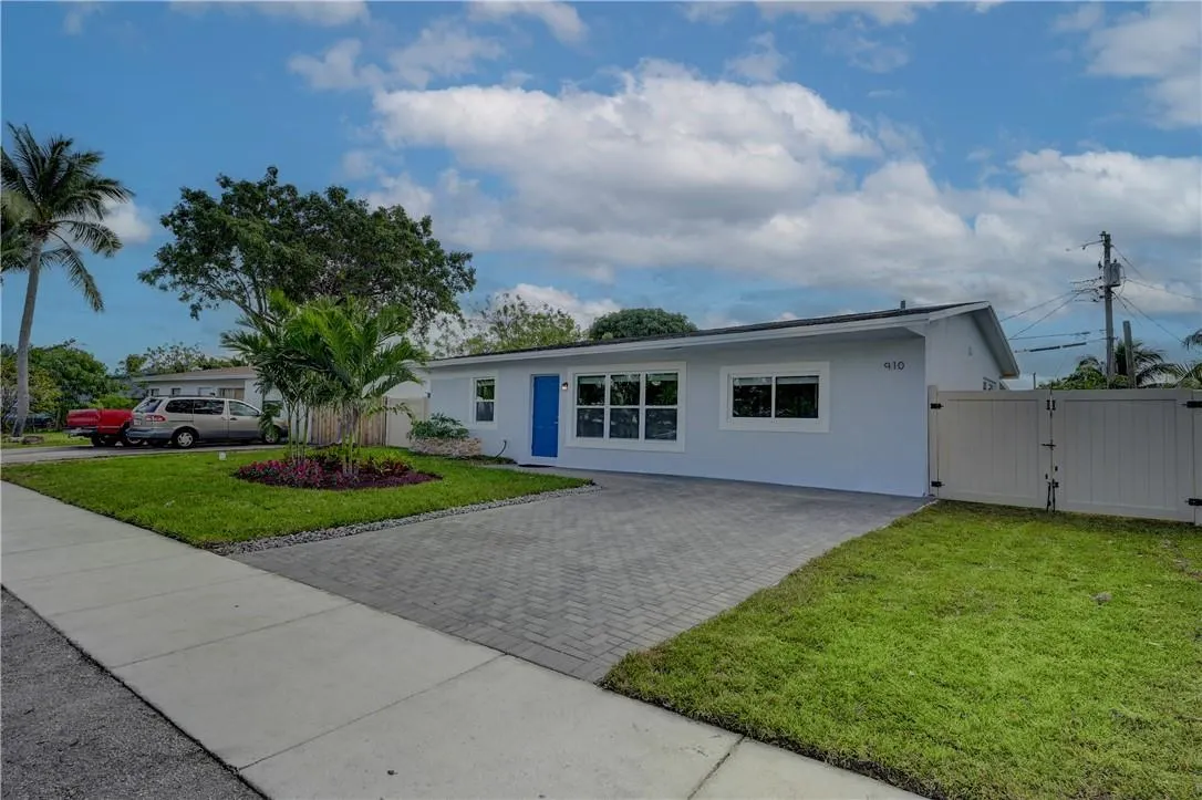 910 NE 23rd Pl