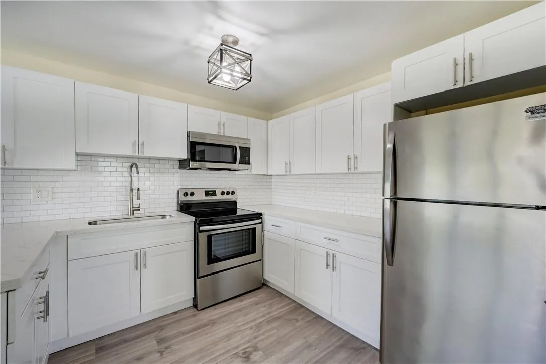910 NE 23rd Pl