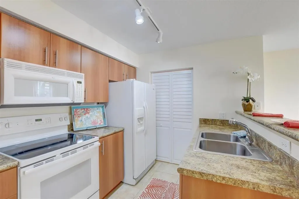 1000 Crystal Way, #E