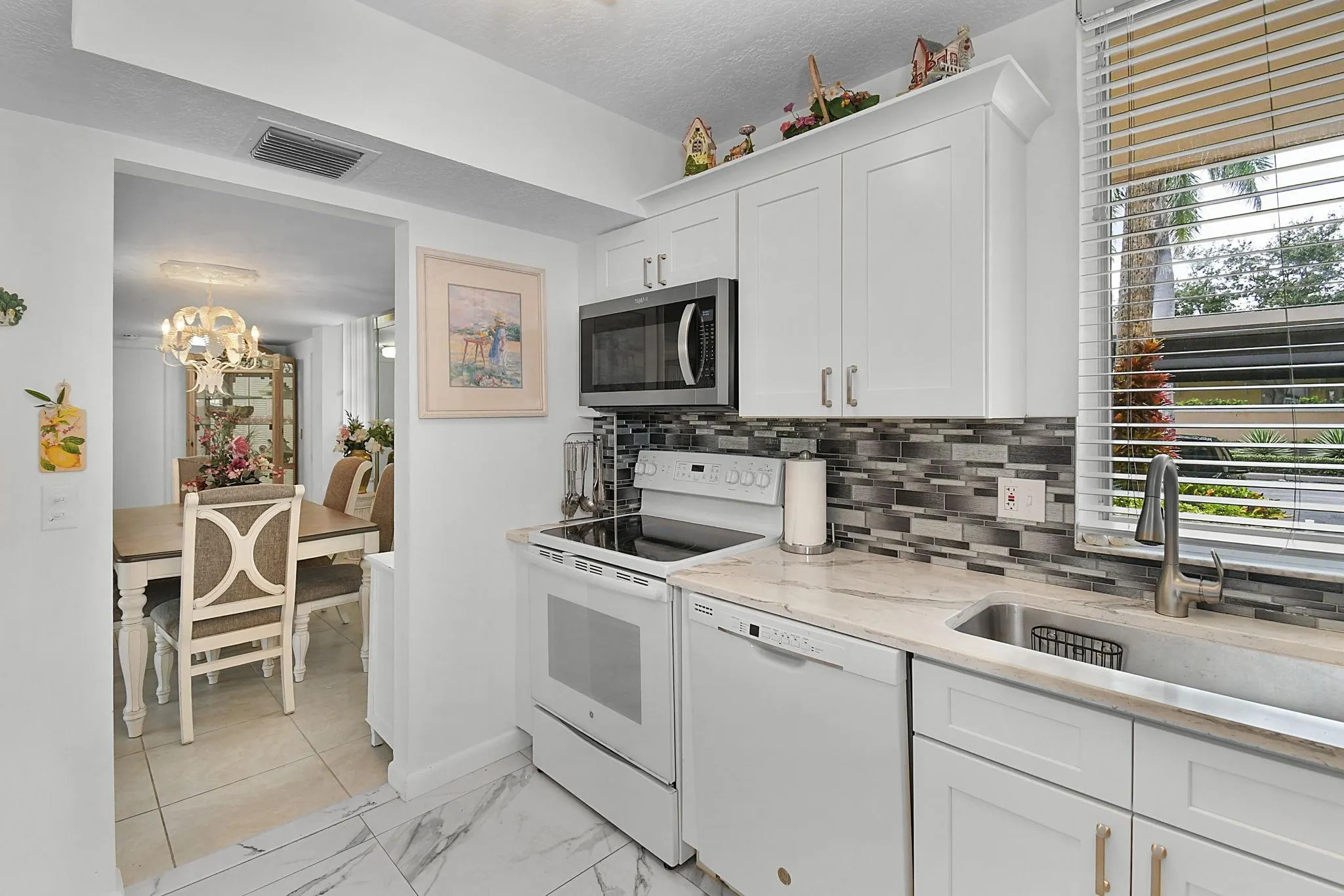 3412 NE Causeway Blvd, #103