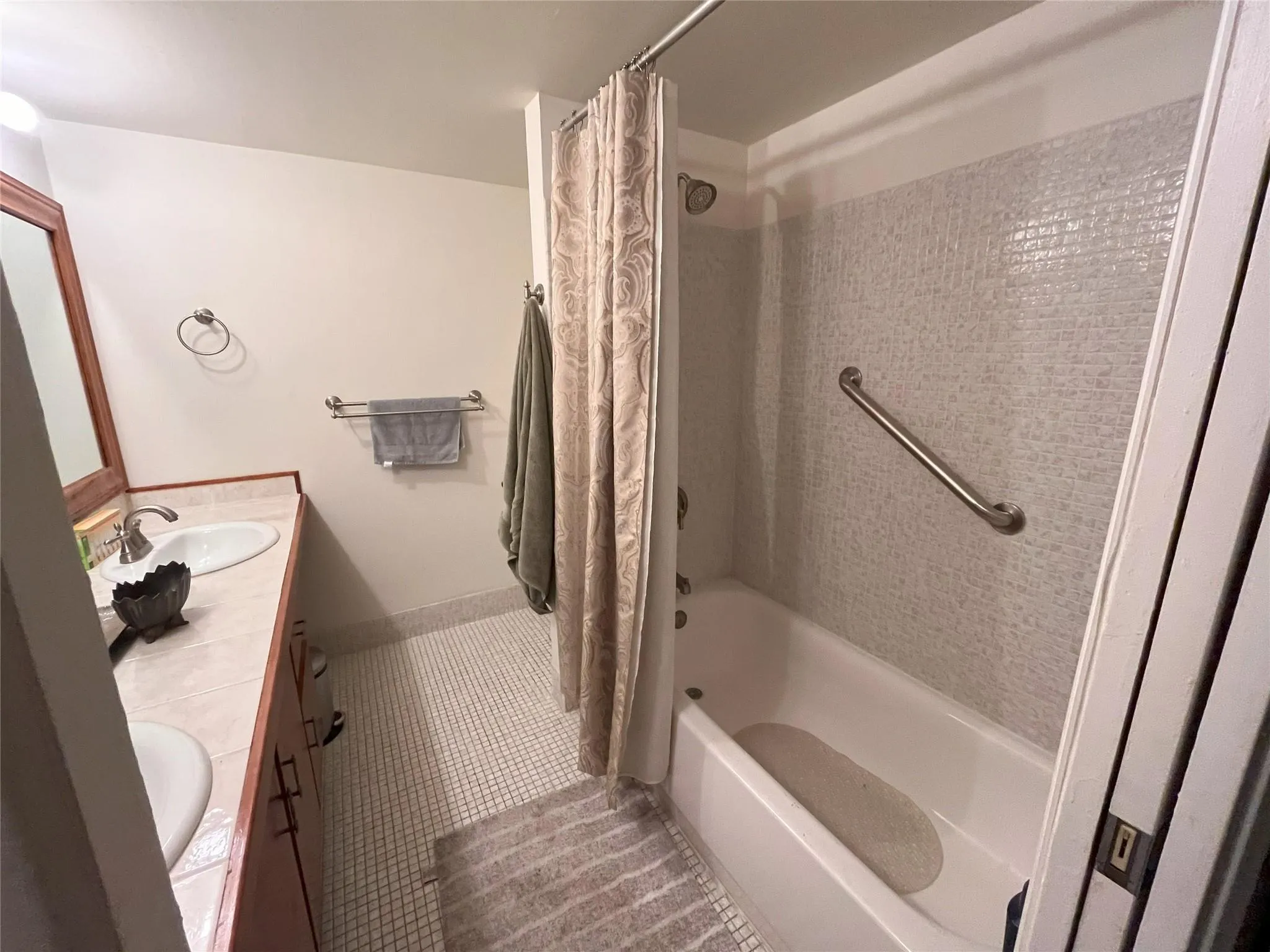 105 Wellington E, #105