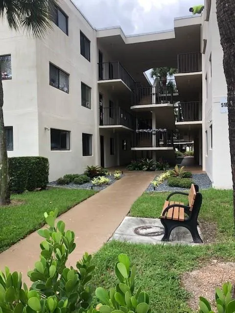 5100 las Verdes, #121