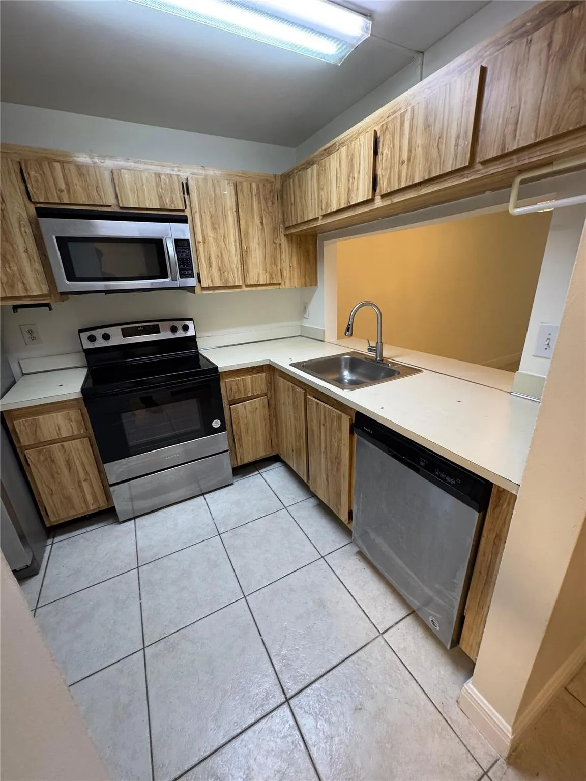 15805 W Waterside Cir, #106