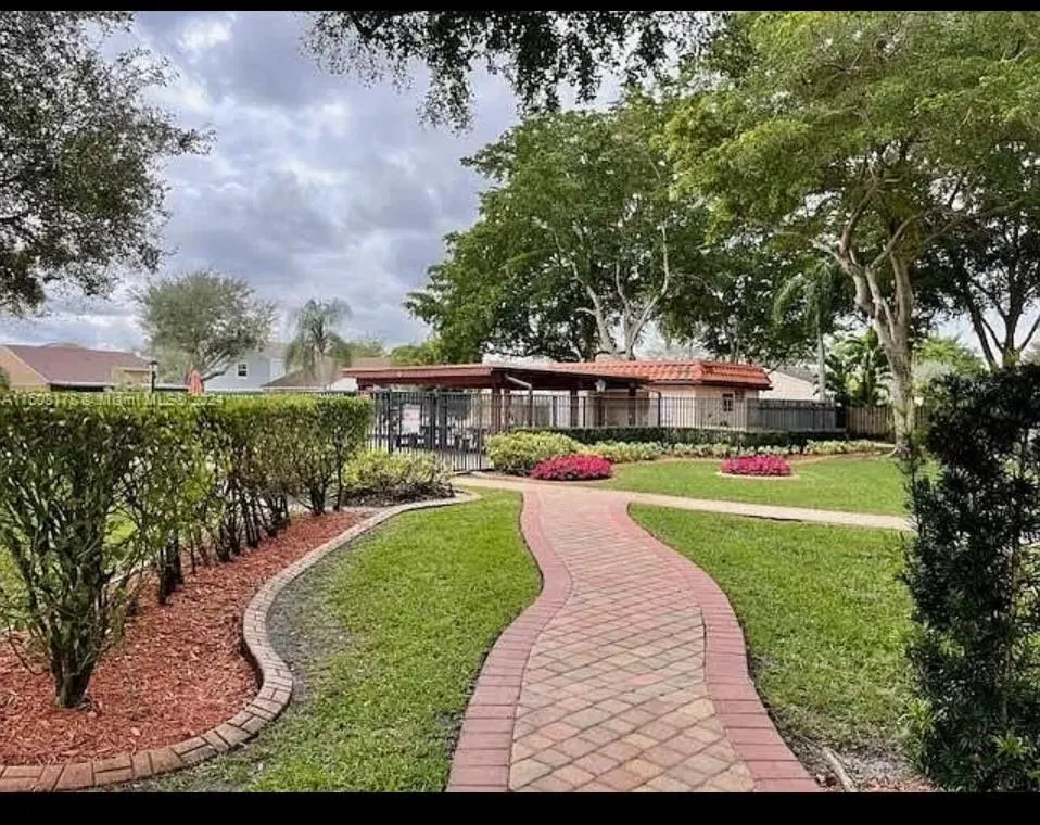 15805 W Waterside Cir, #106