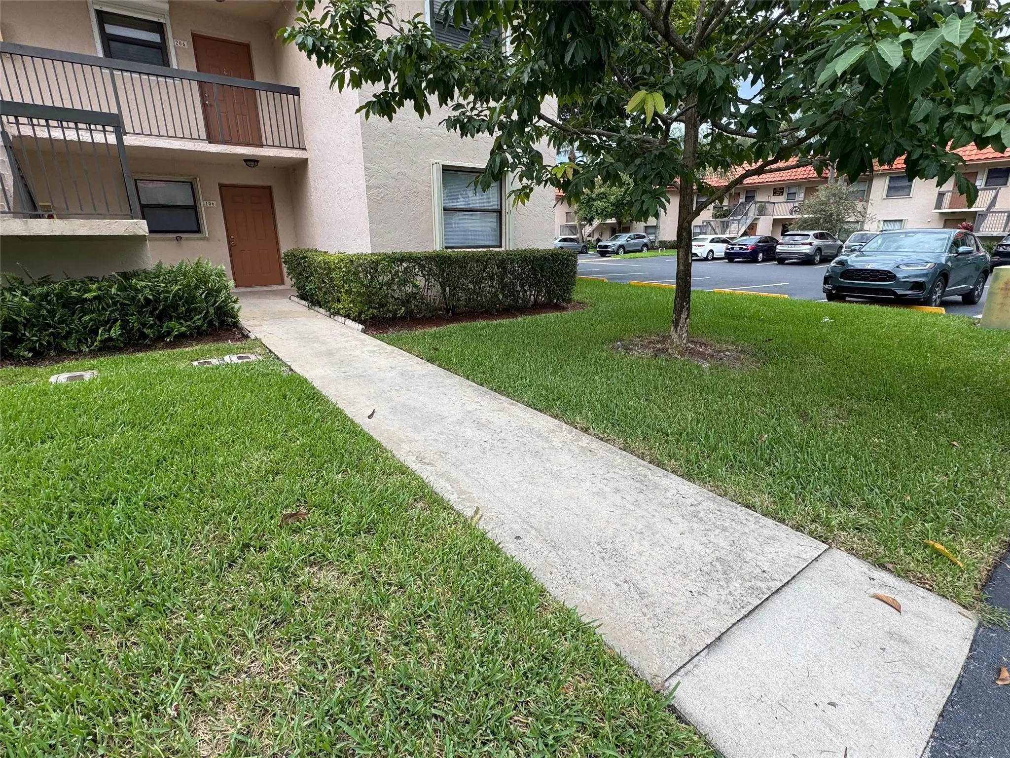 15805 W Waterside Cir, #106