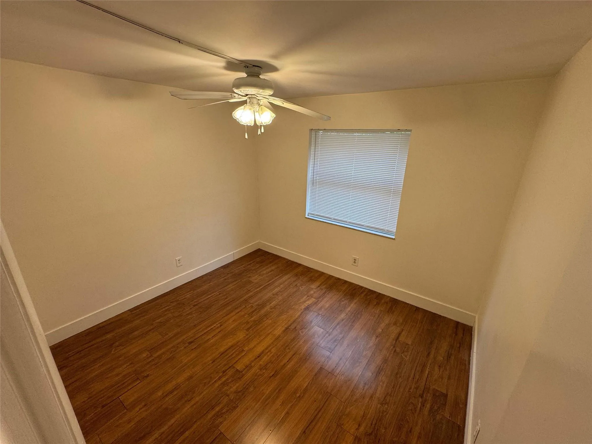 15805 W Waterside Cir, #106