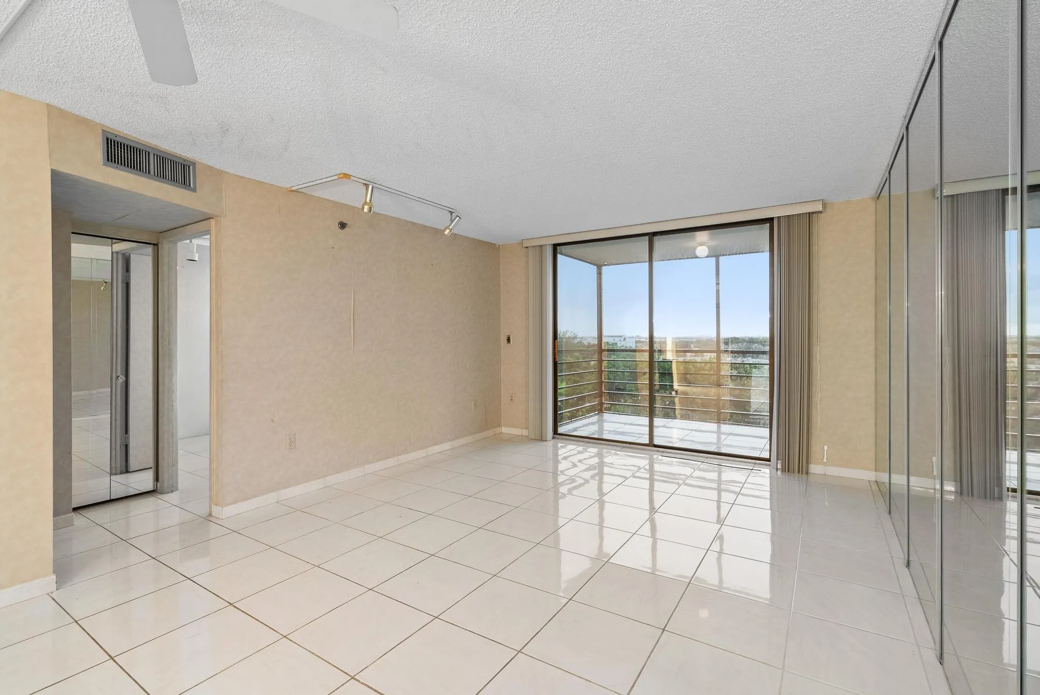1200 Saint Charles Pl, #PH7