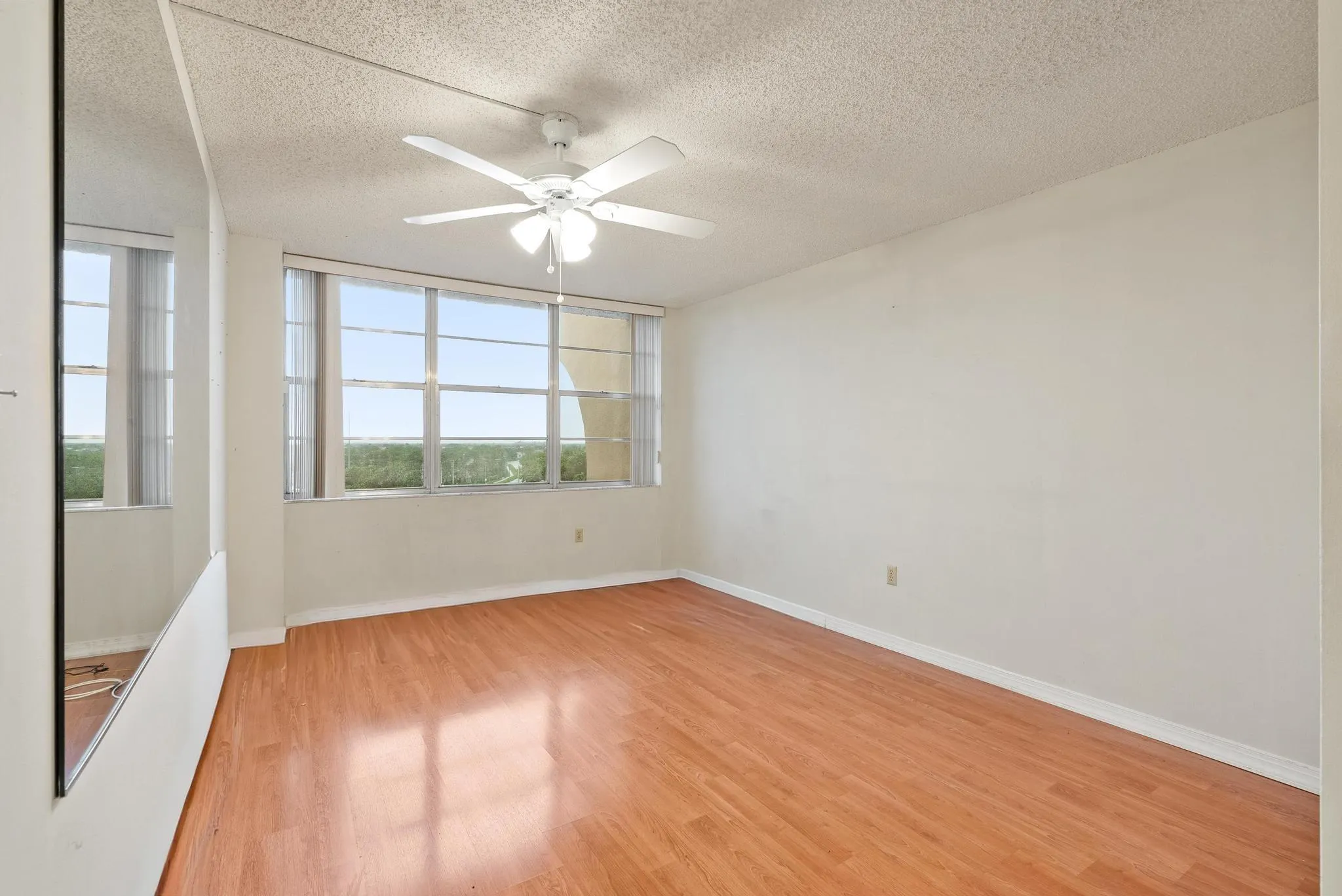 1200 Saint Charles Pl, #PH7