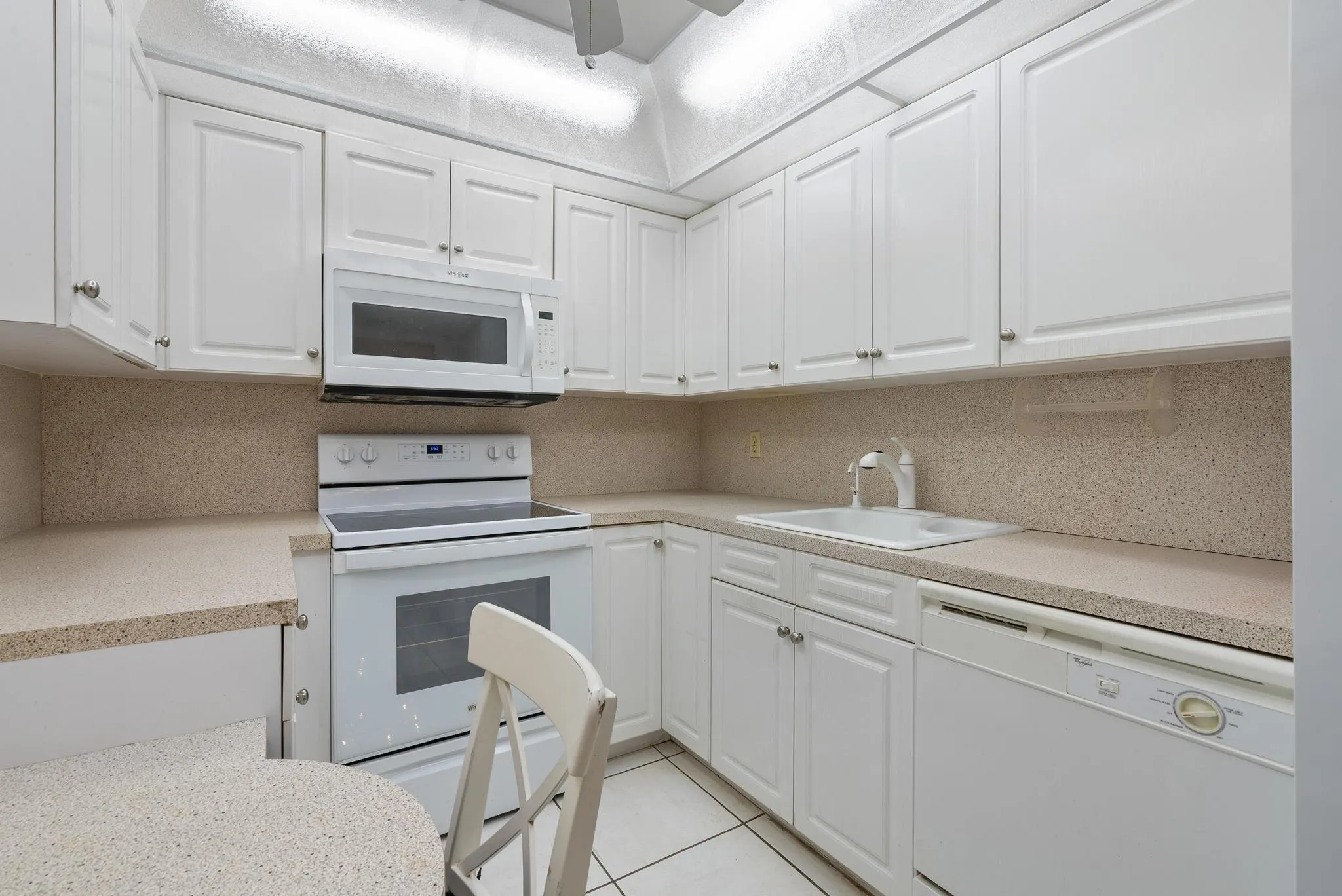 1200 Saint Charles Pl, #PH7