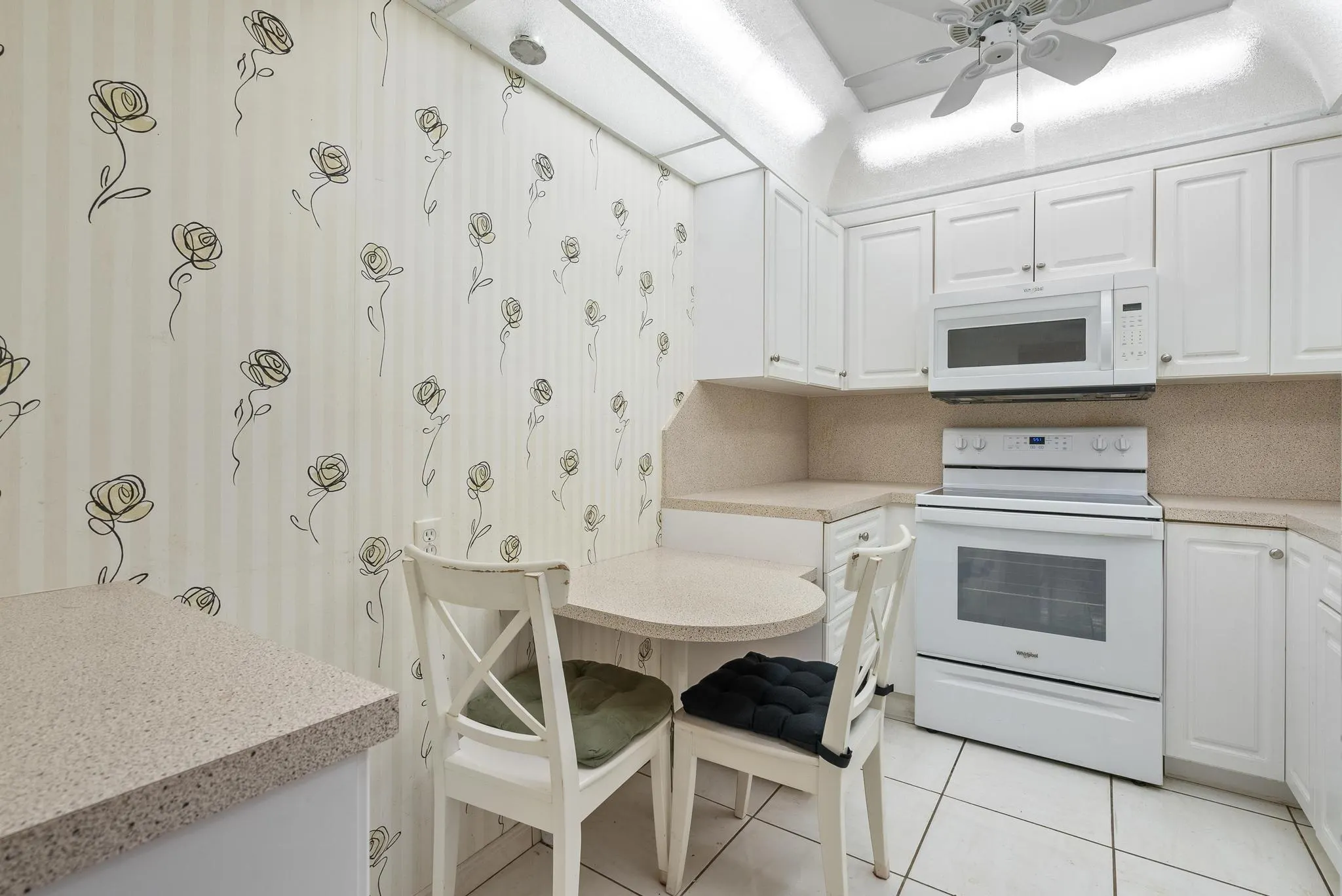 1200 Saint Charles Pl, #PH7