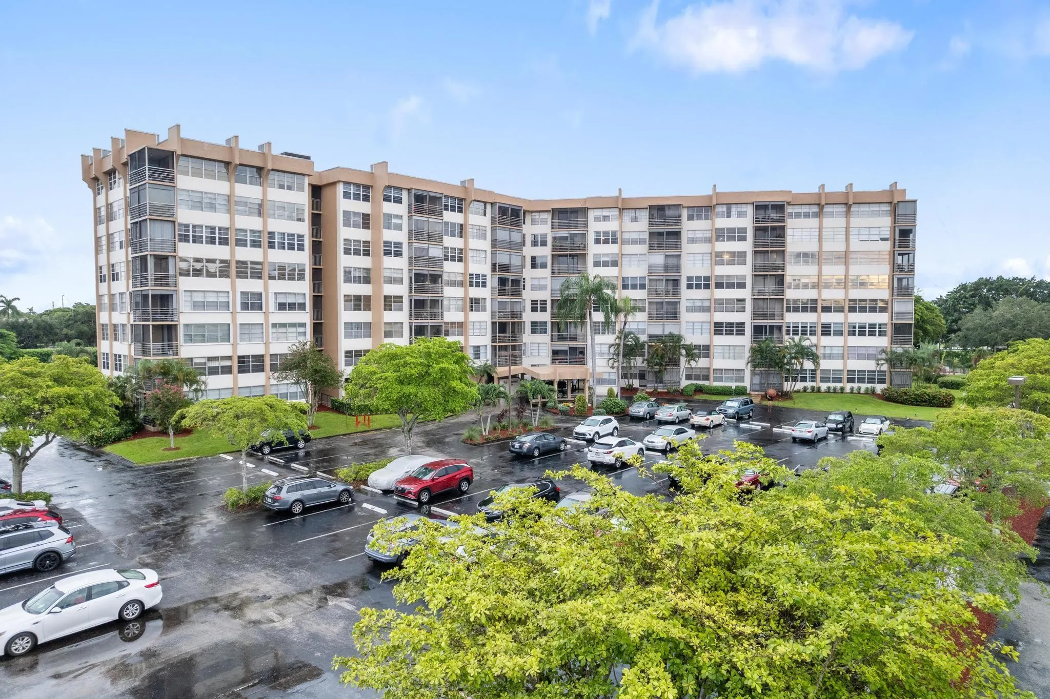 1200 Saint Charles Pl, #PH7