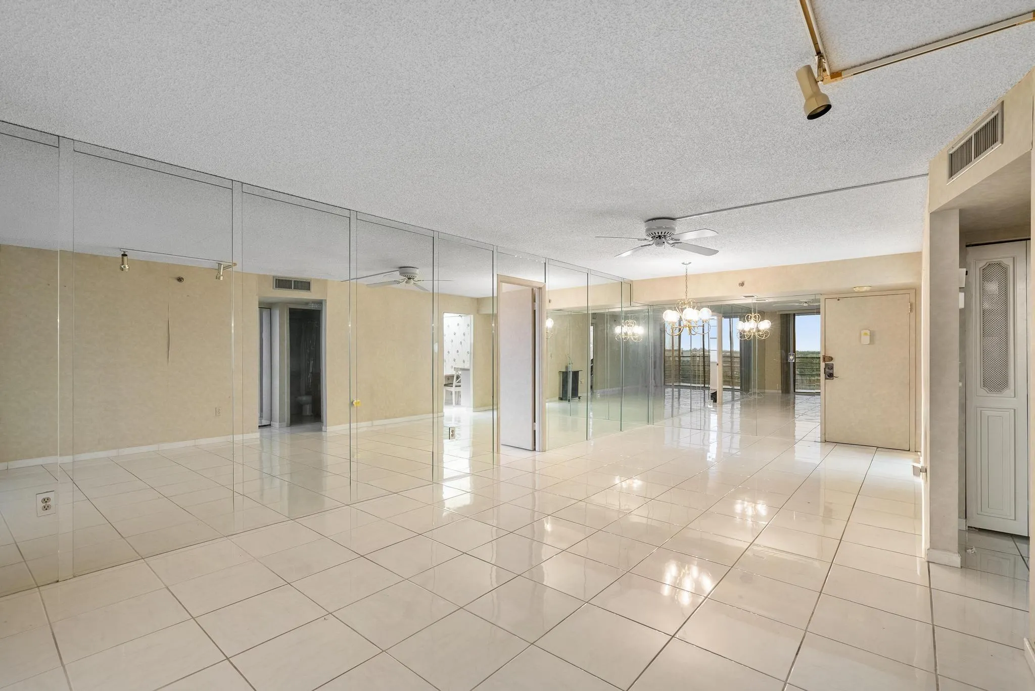 1200 Saint Charles Pl, #PH7