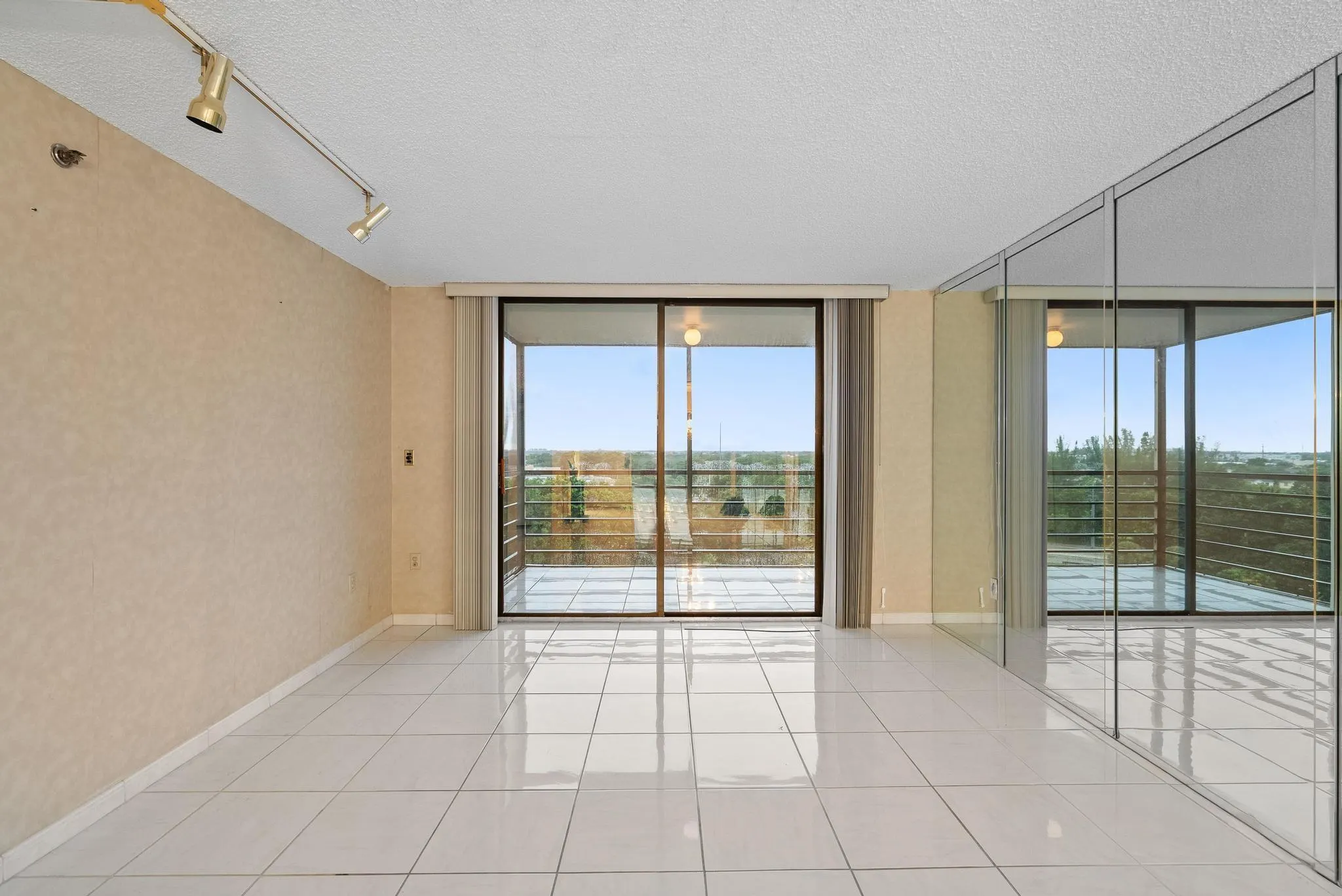 1200 Saint Charles Pl, #PH7