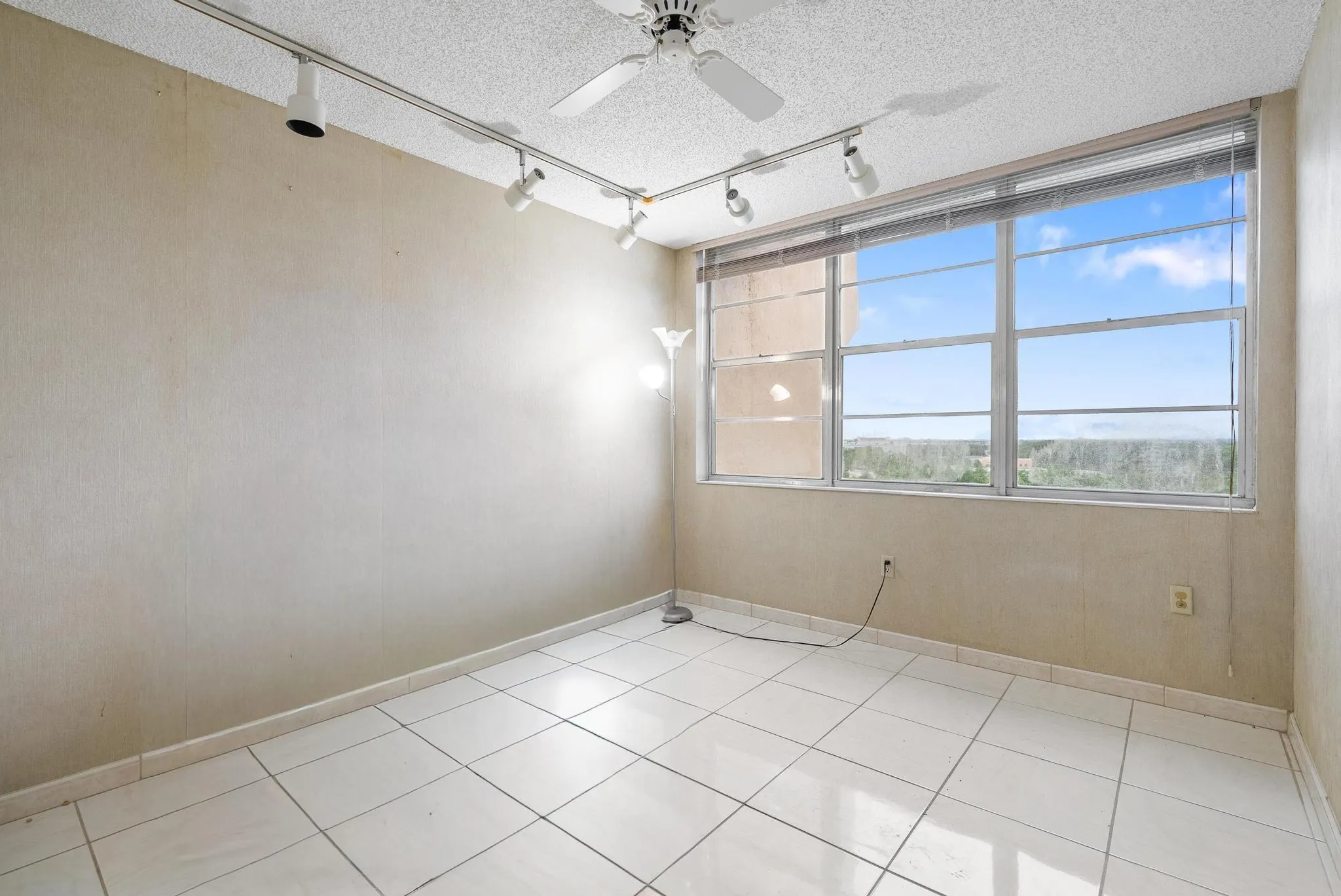 1200 Saint Charles Pl, #PH7