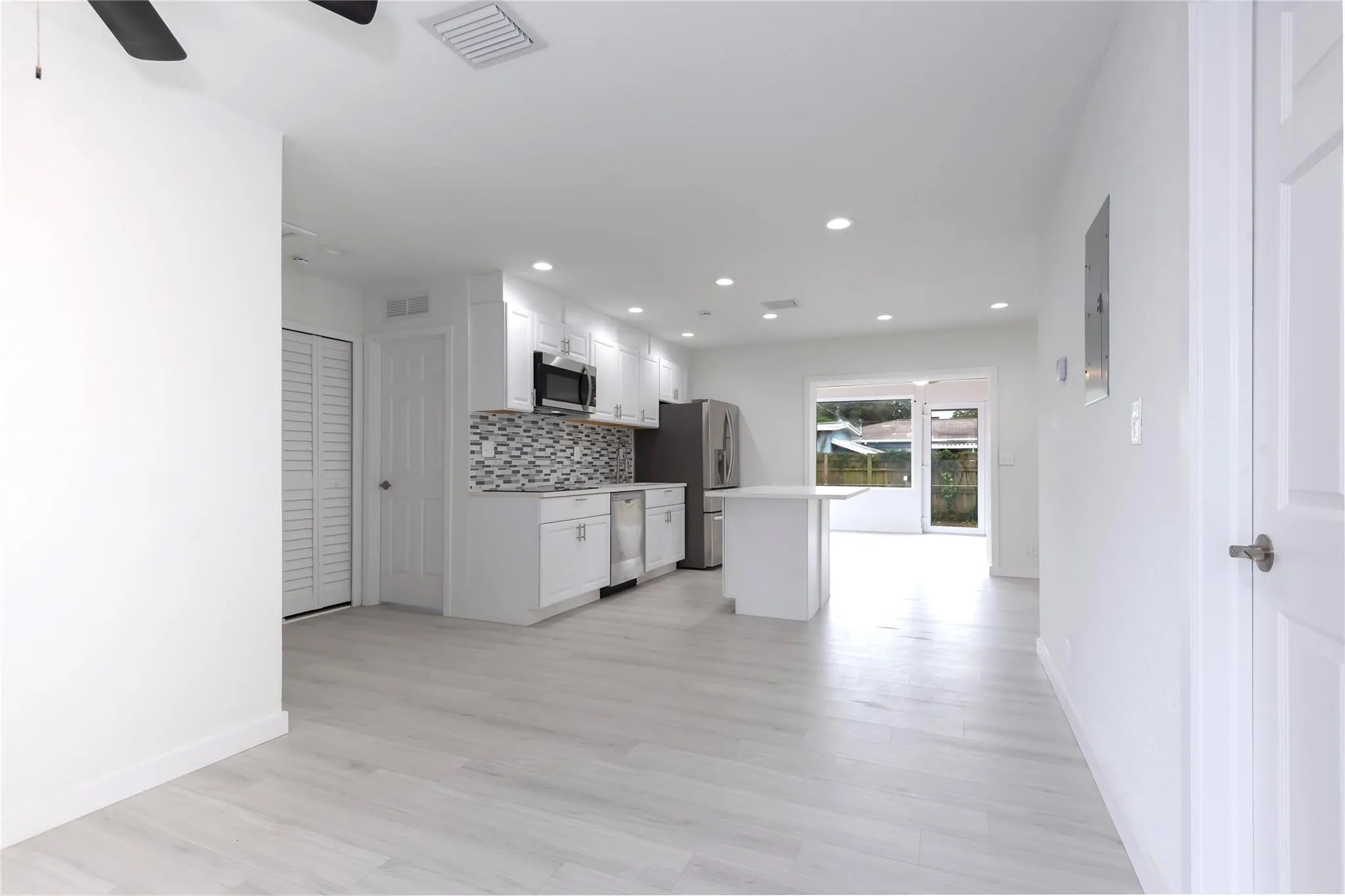 713 SW 4th Ct
