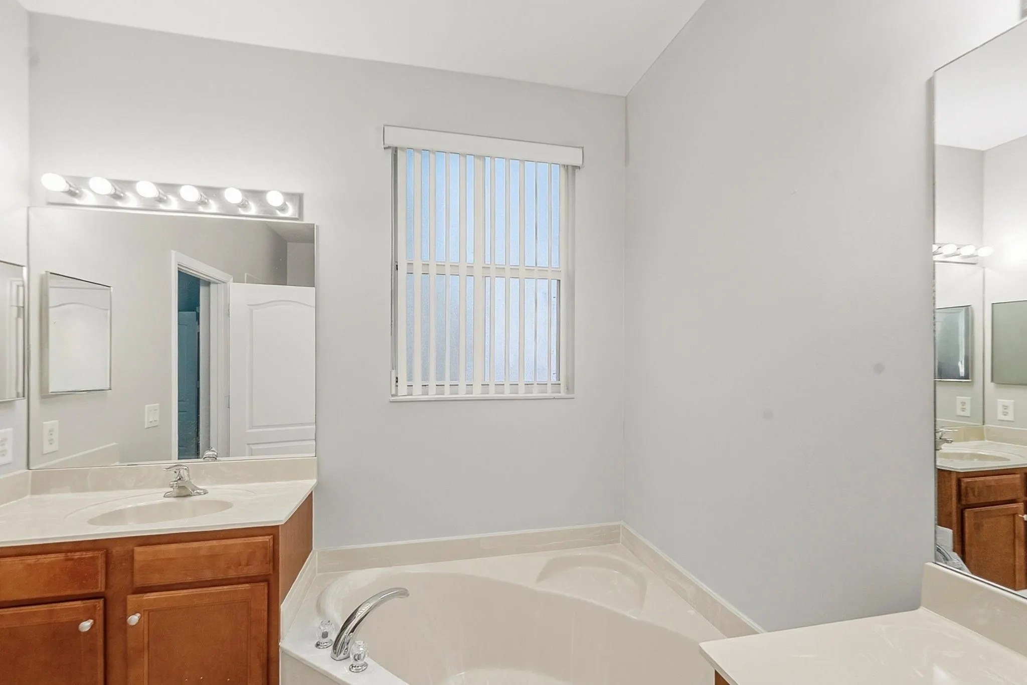 1137 NE 31st Ter