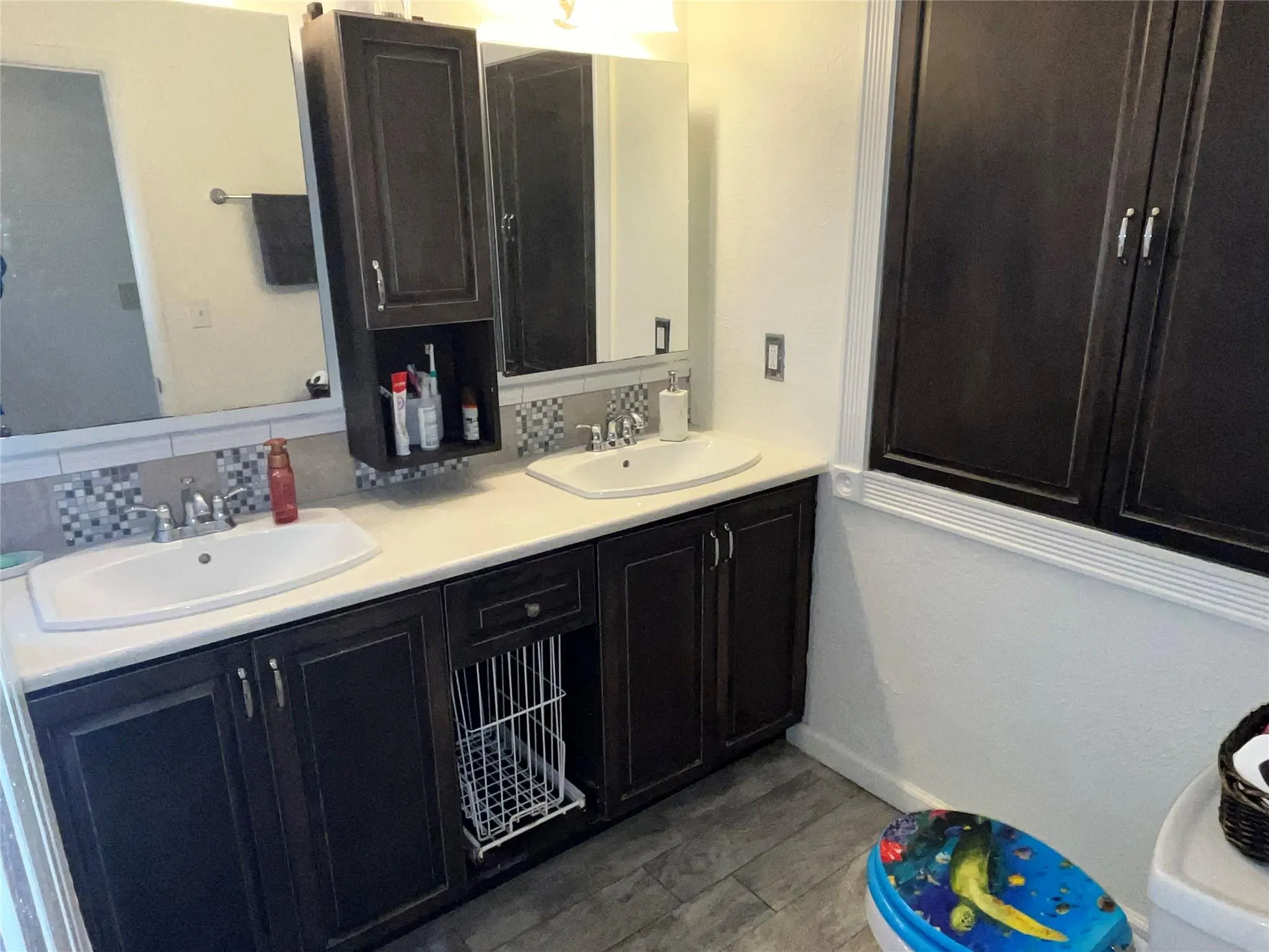 781 SW 49th Ter