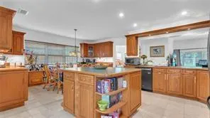 781 SW 49th Ter