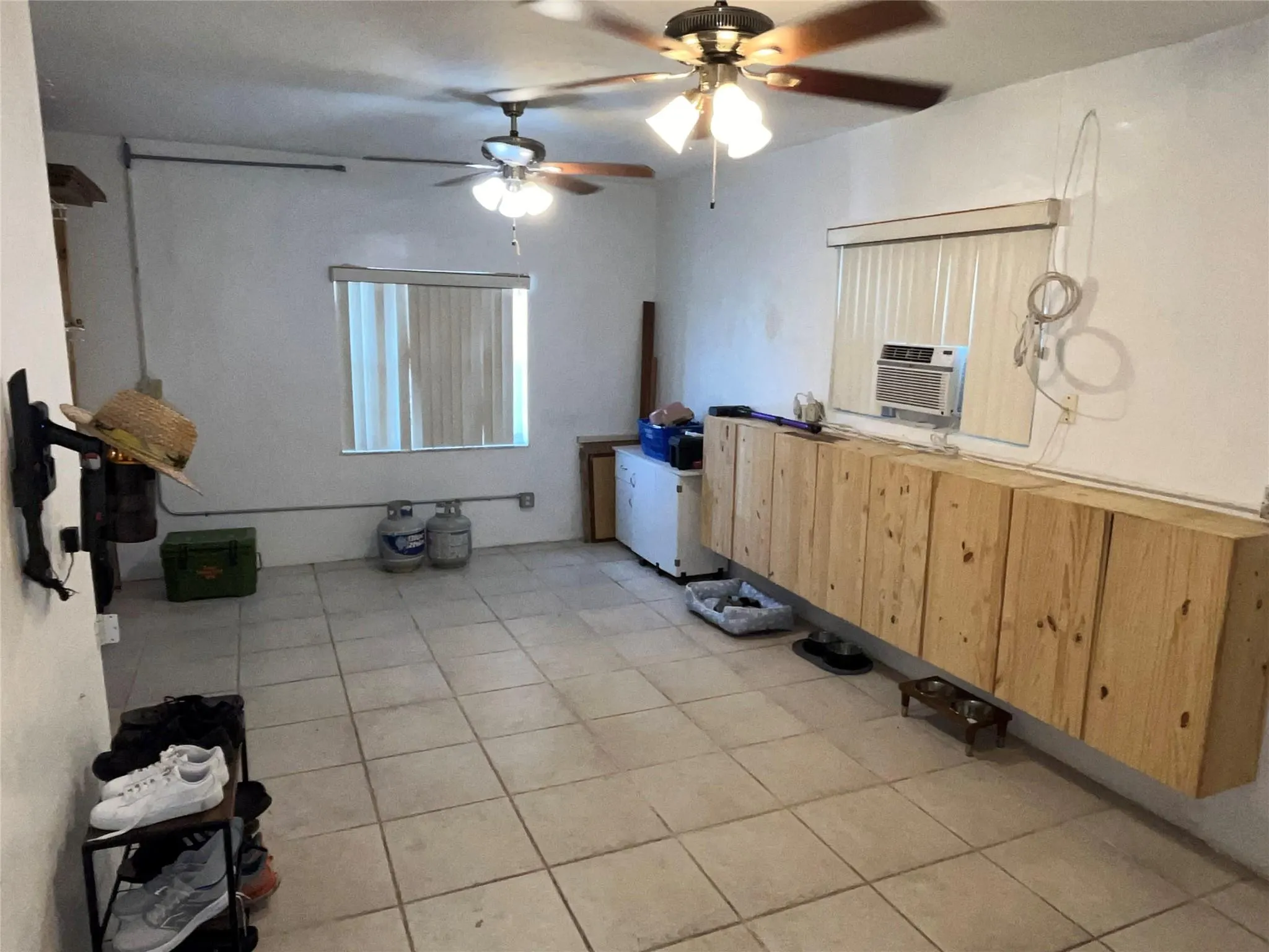 781 SW 49th Ter