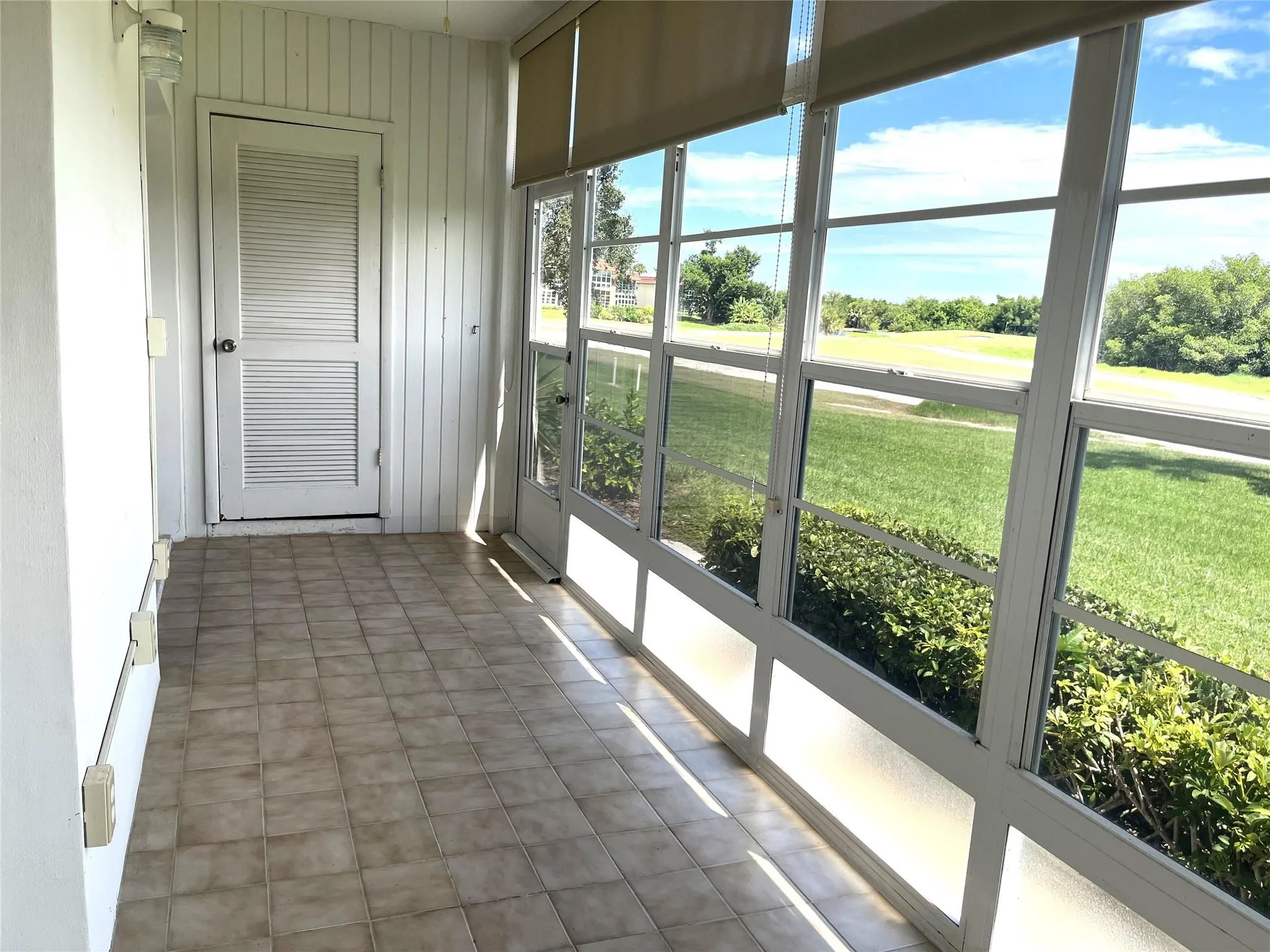 68 Royal Oak Ct, #106