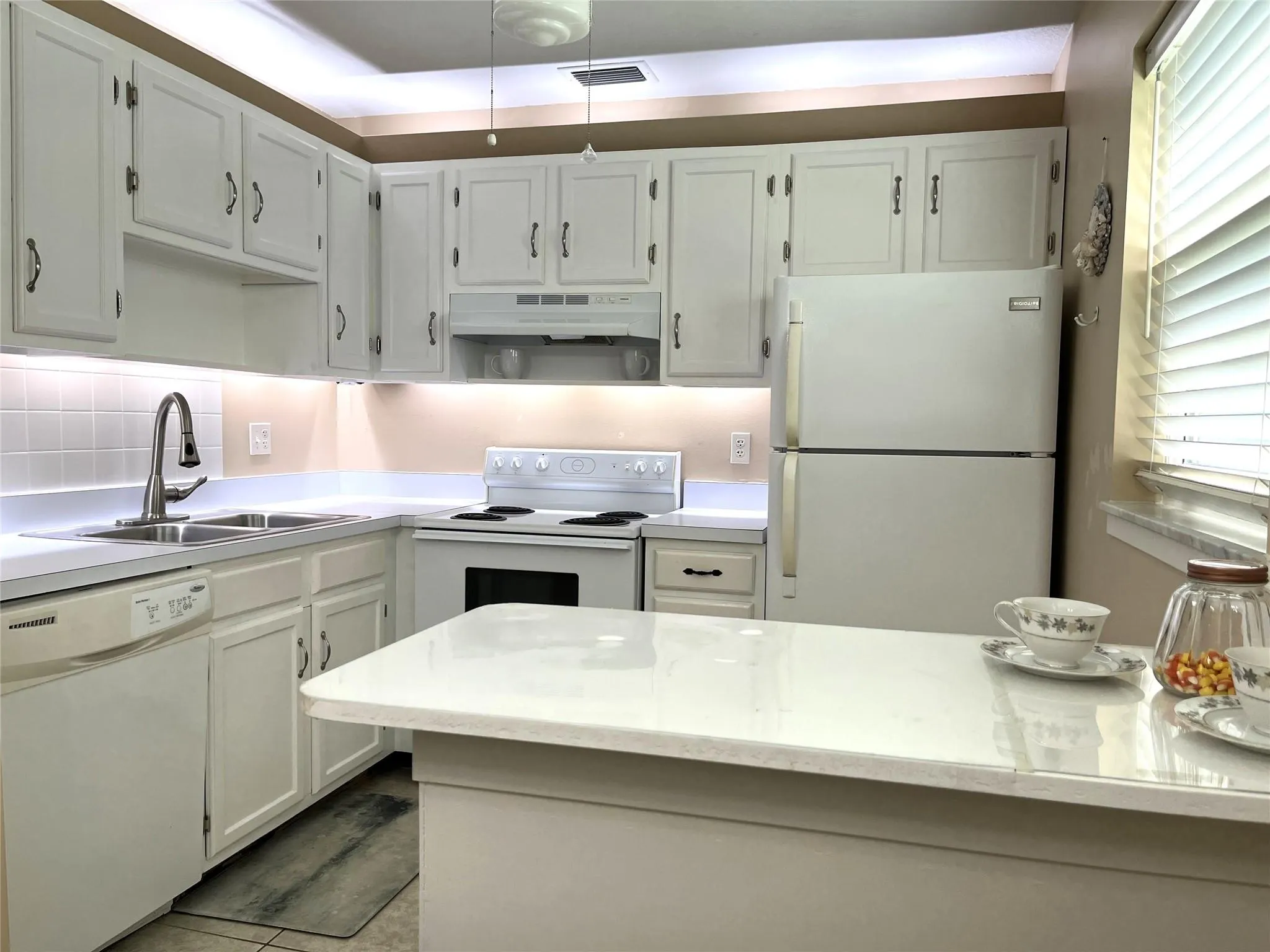 68 Royal Oak Ct, #106