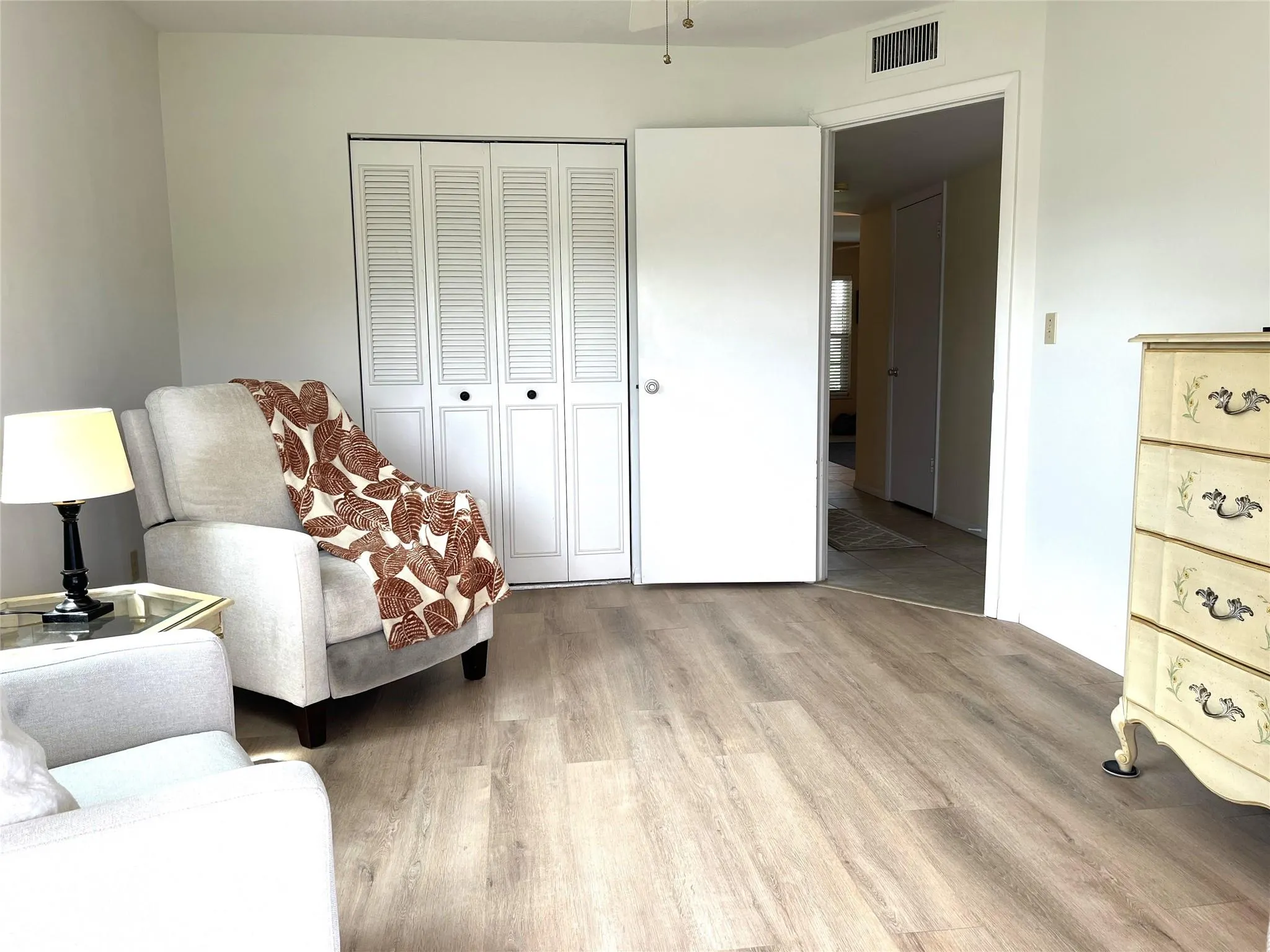 68 Royal Oak Ct, #106