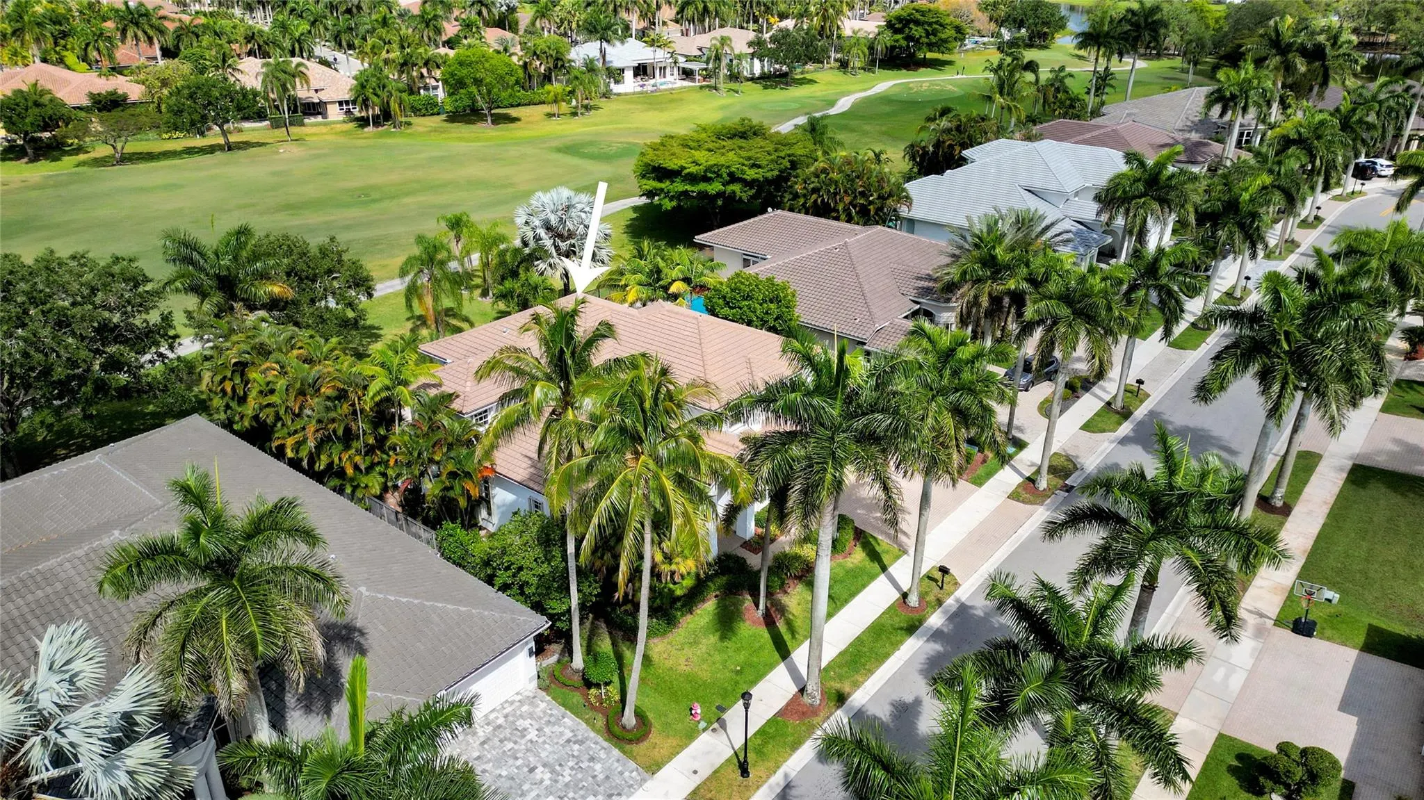 2527 Montclaire Cir