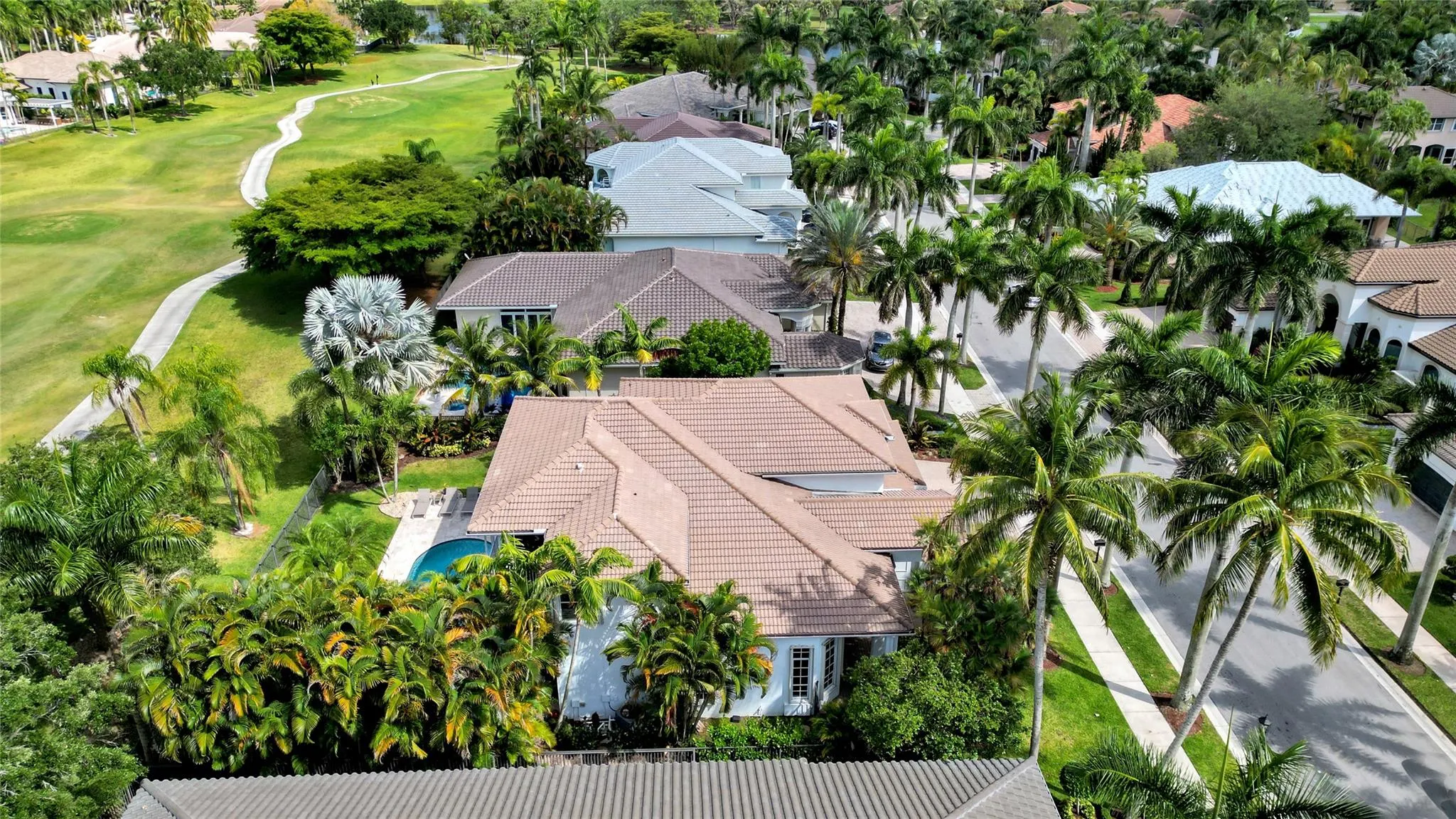 2527 Montclaire Cir