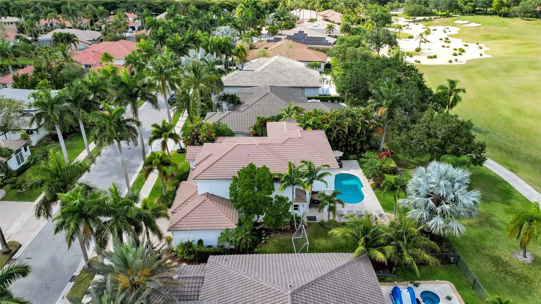 2527 Montclaire Cir