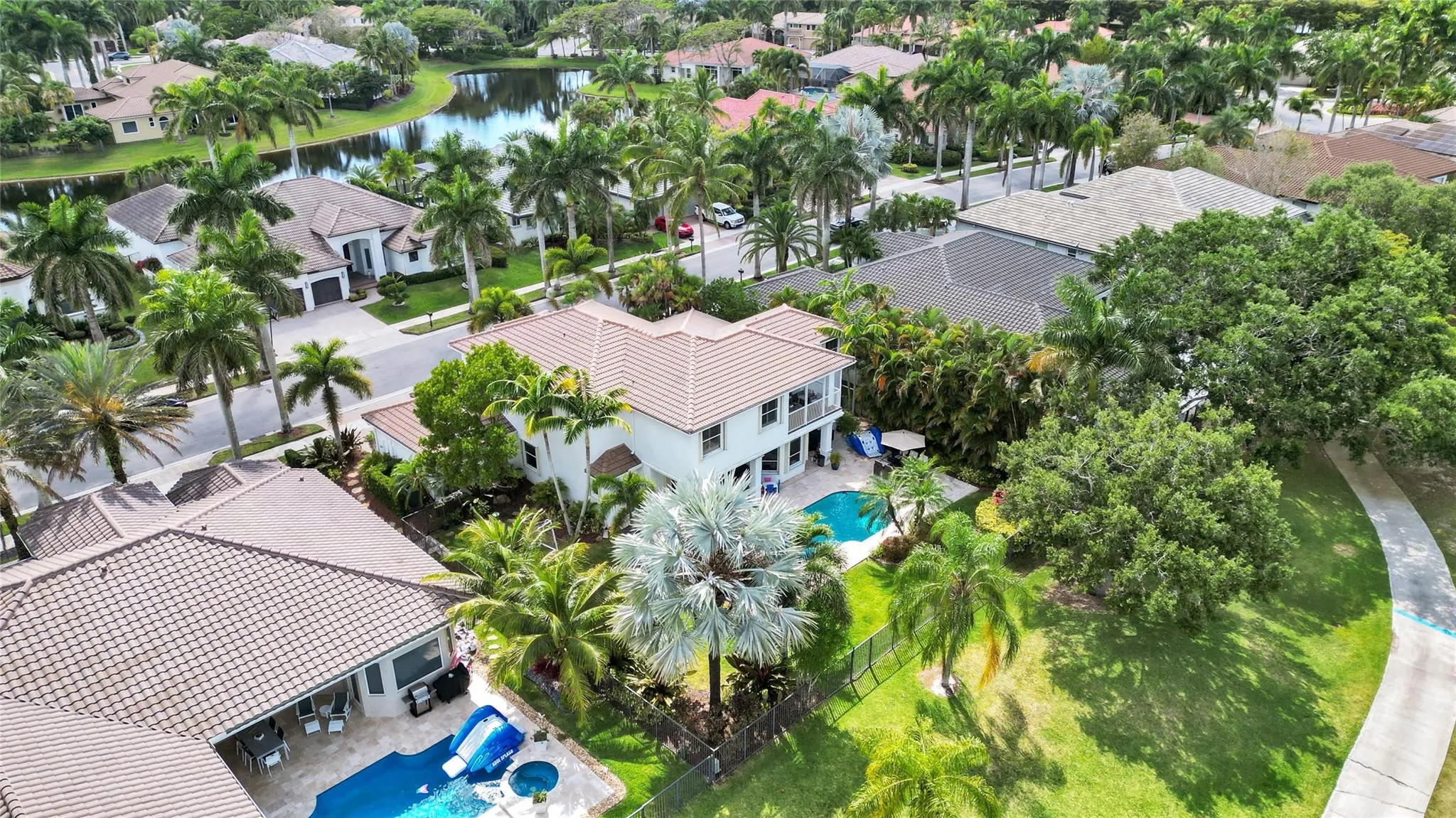 2527 Montclaire Cir