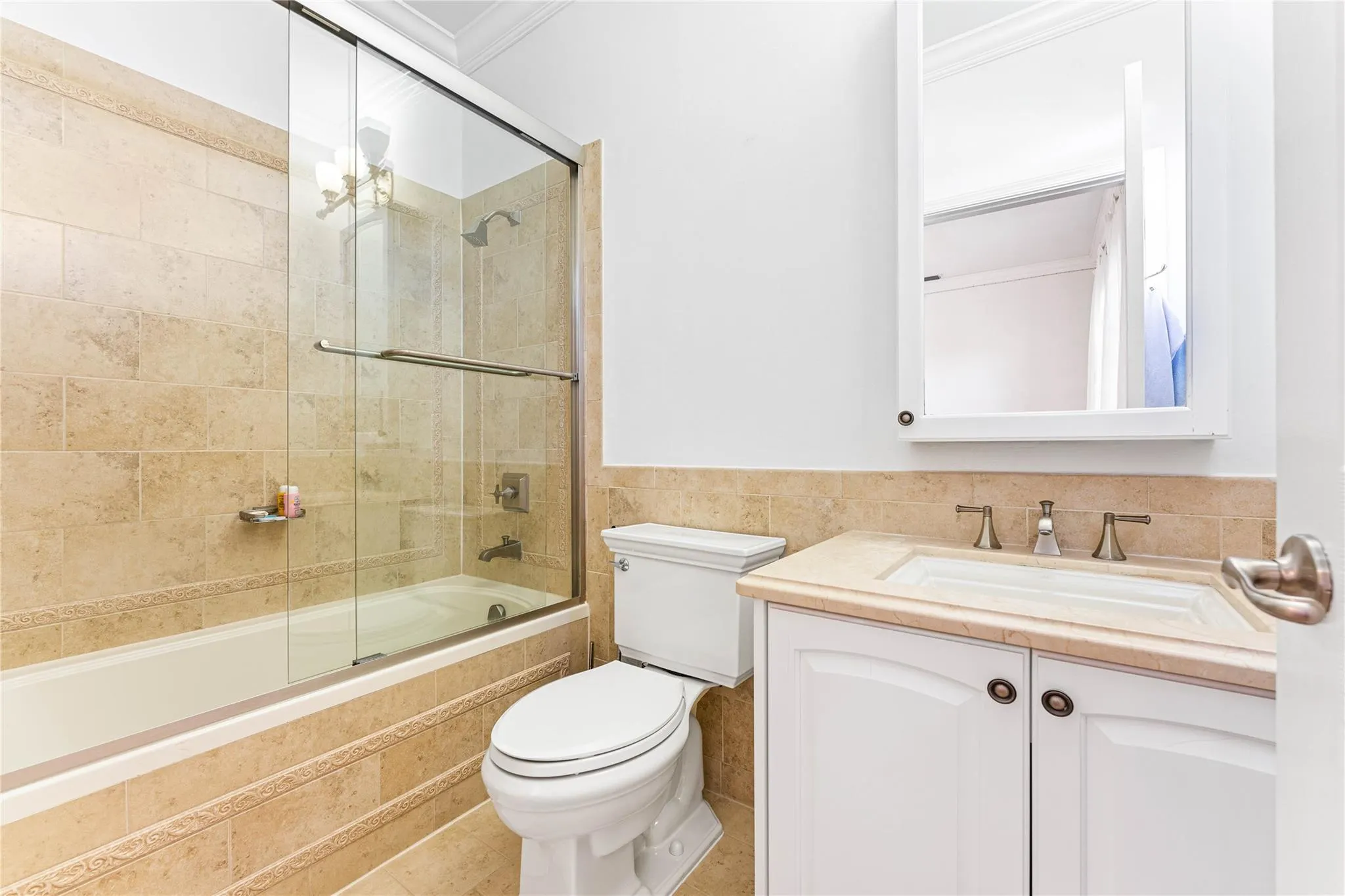 2527 Montclaire Cir