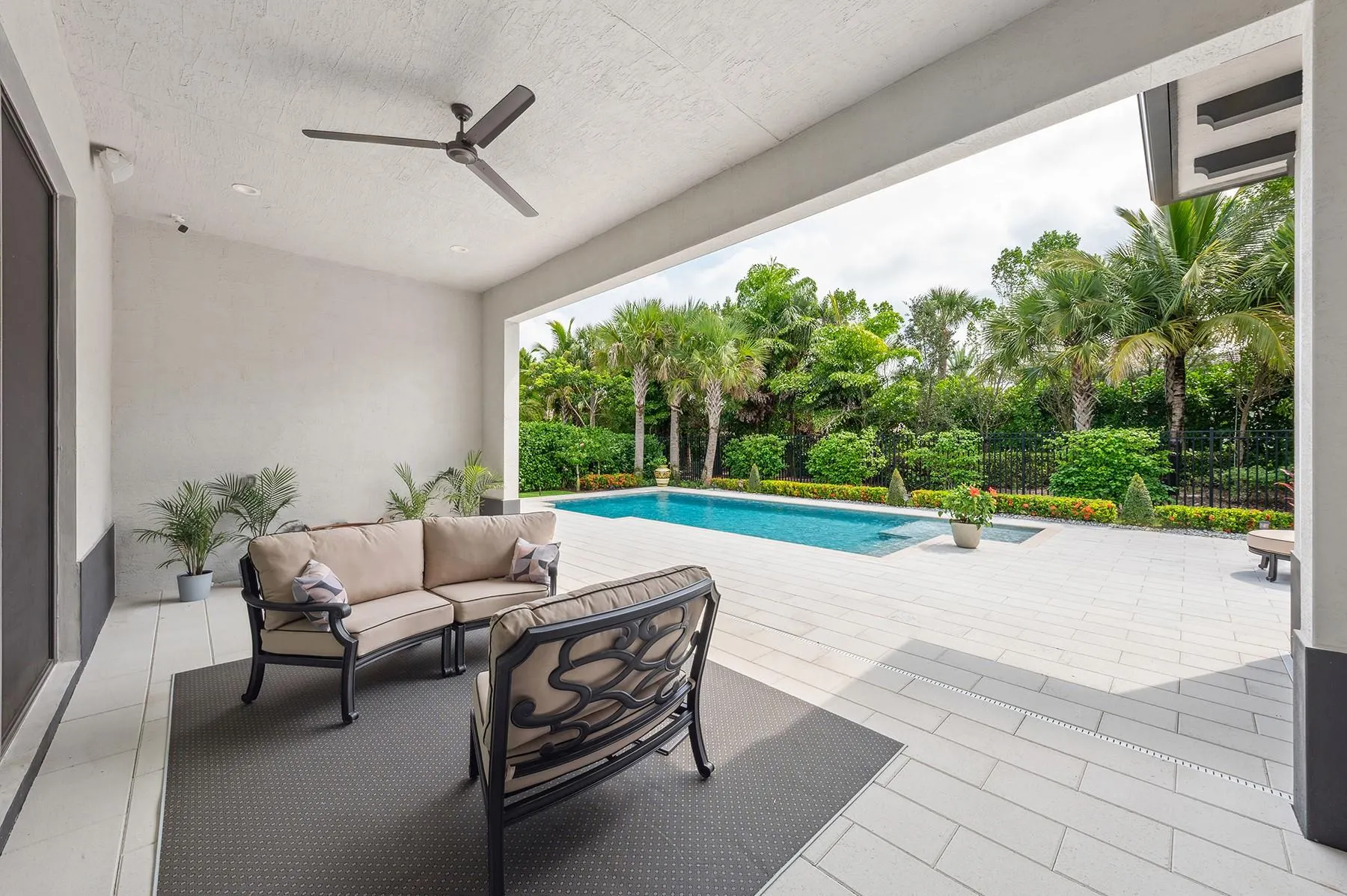 9228 Coral Isles Cir
