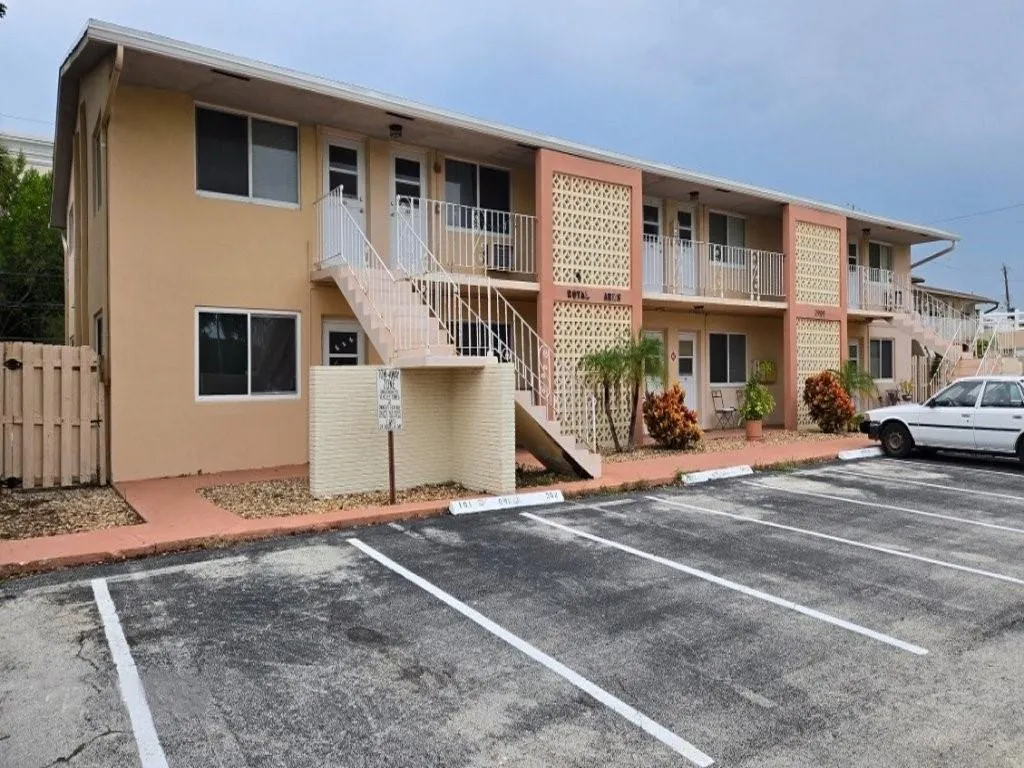 2909 Middle River Dr, #103