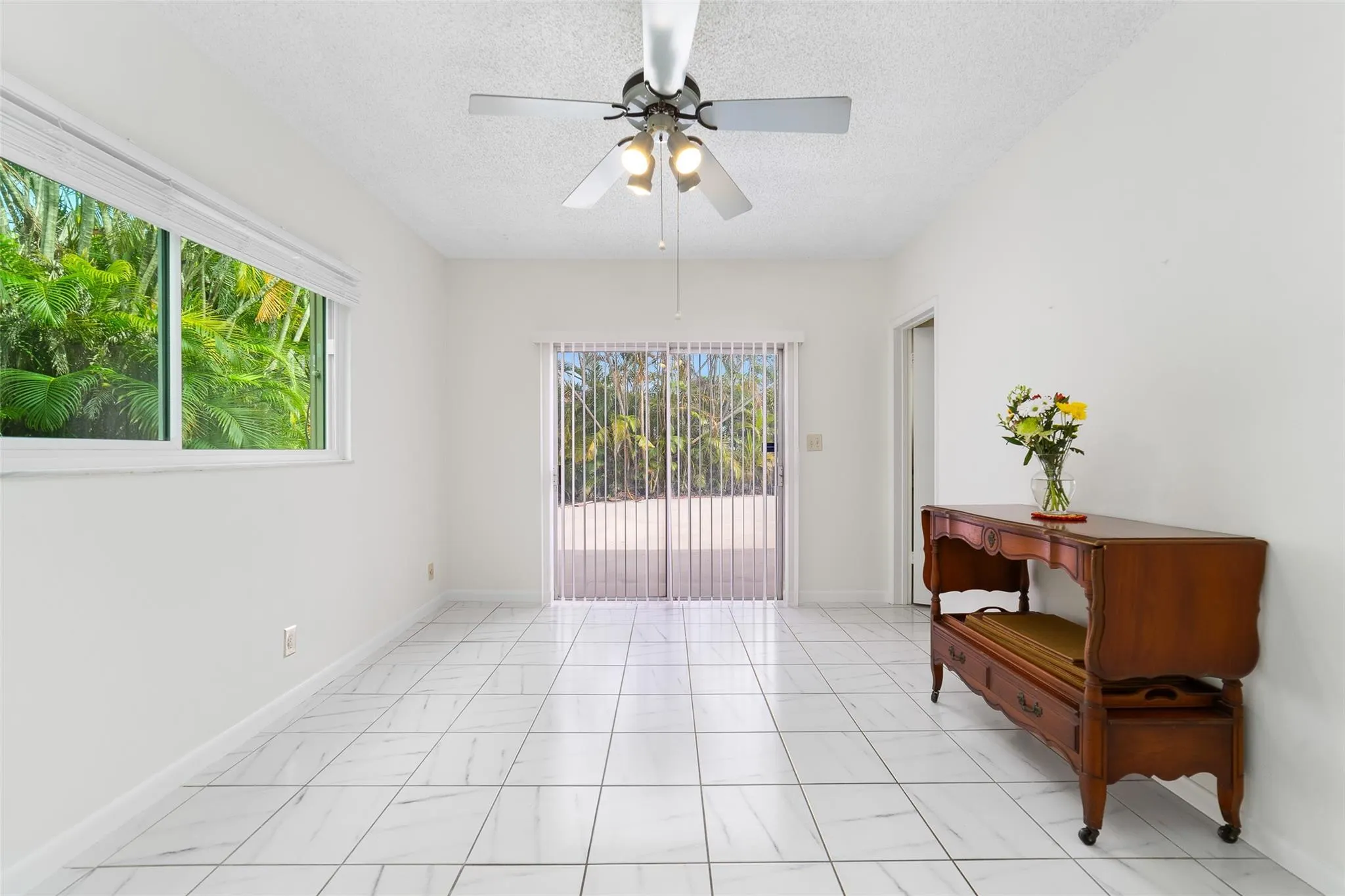 8939 NW 27th St
