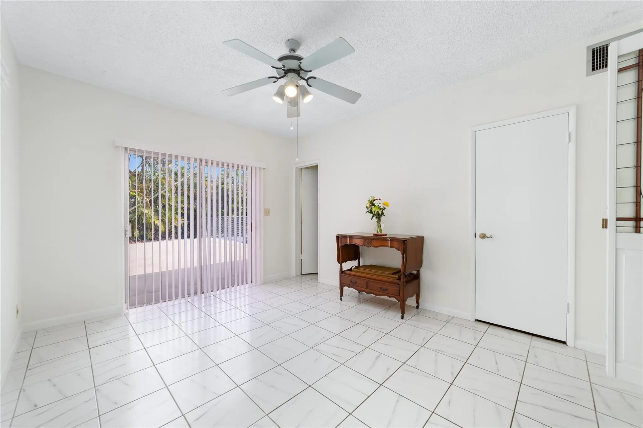 8939 NW 27th St