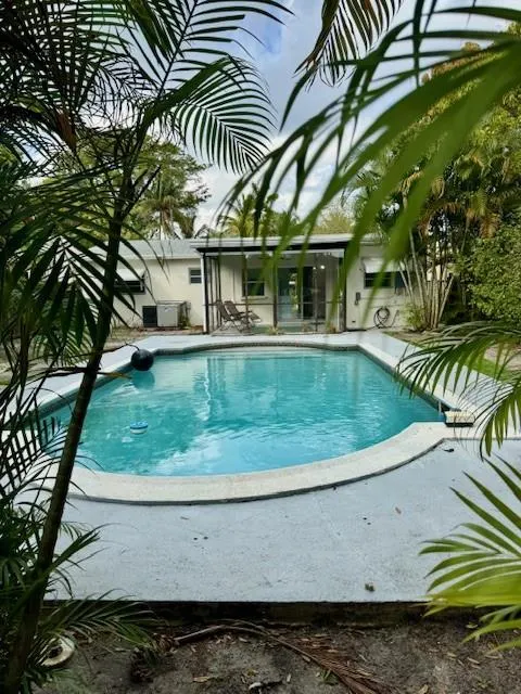 200 SE 19th St
