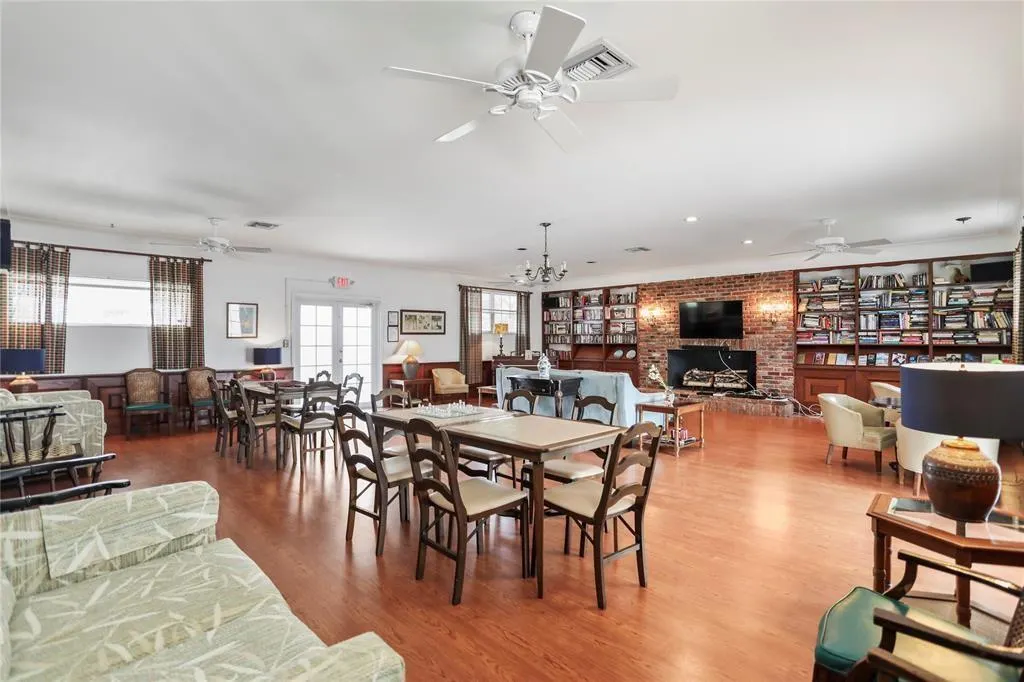 6260 NE 18th Ave, #810