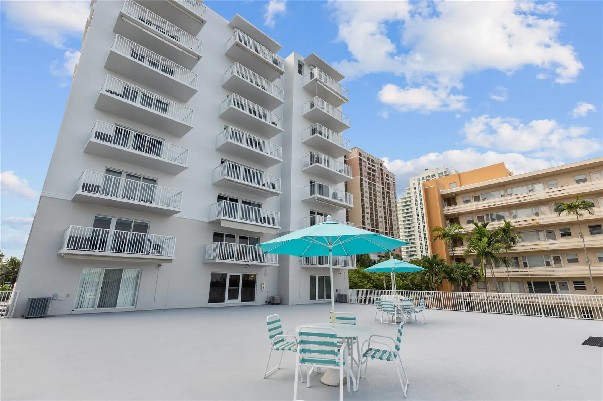 95 N Birch Rd, #304
