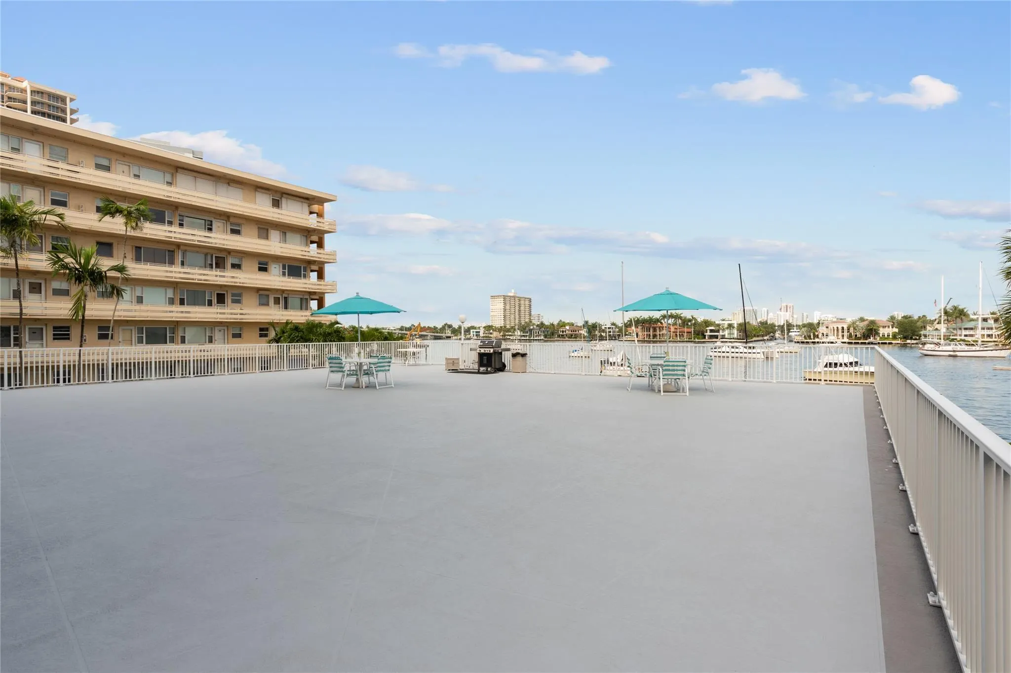 95 N Birch Rd, #304