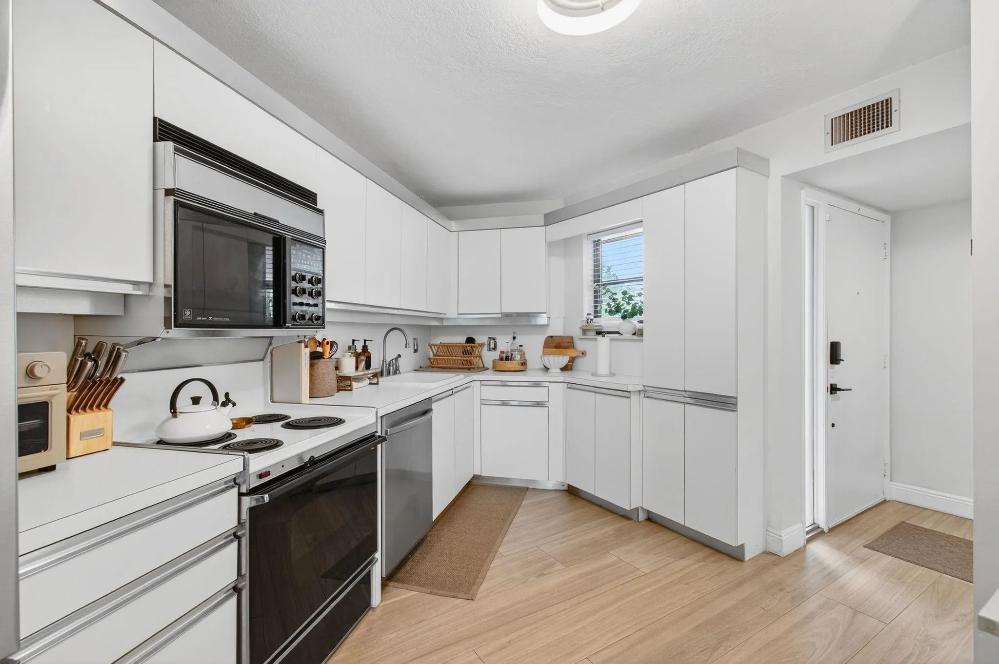 5851 CAMINO DEL SOL, #106