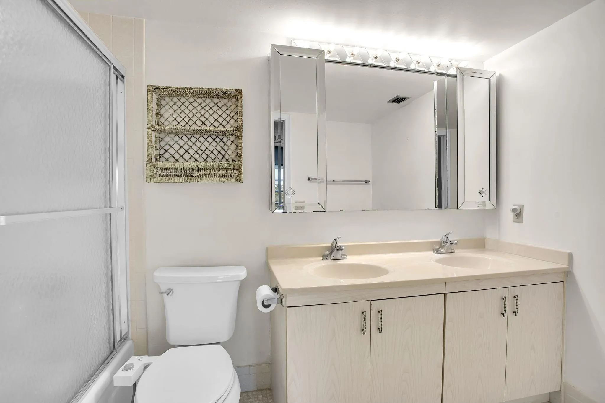 2202 Lucaya Bnd, #D4